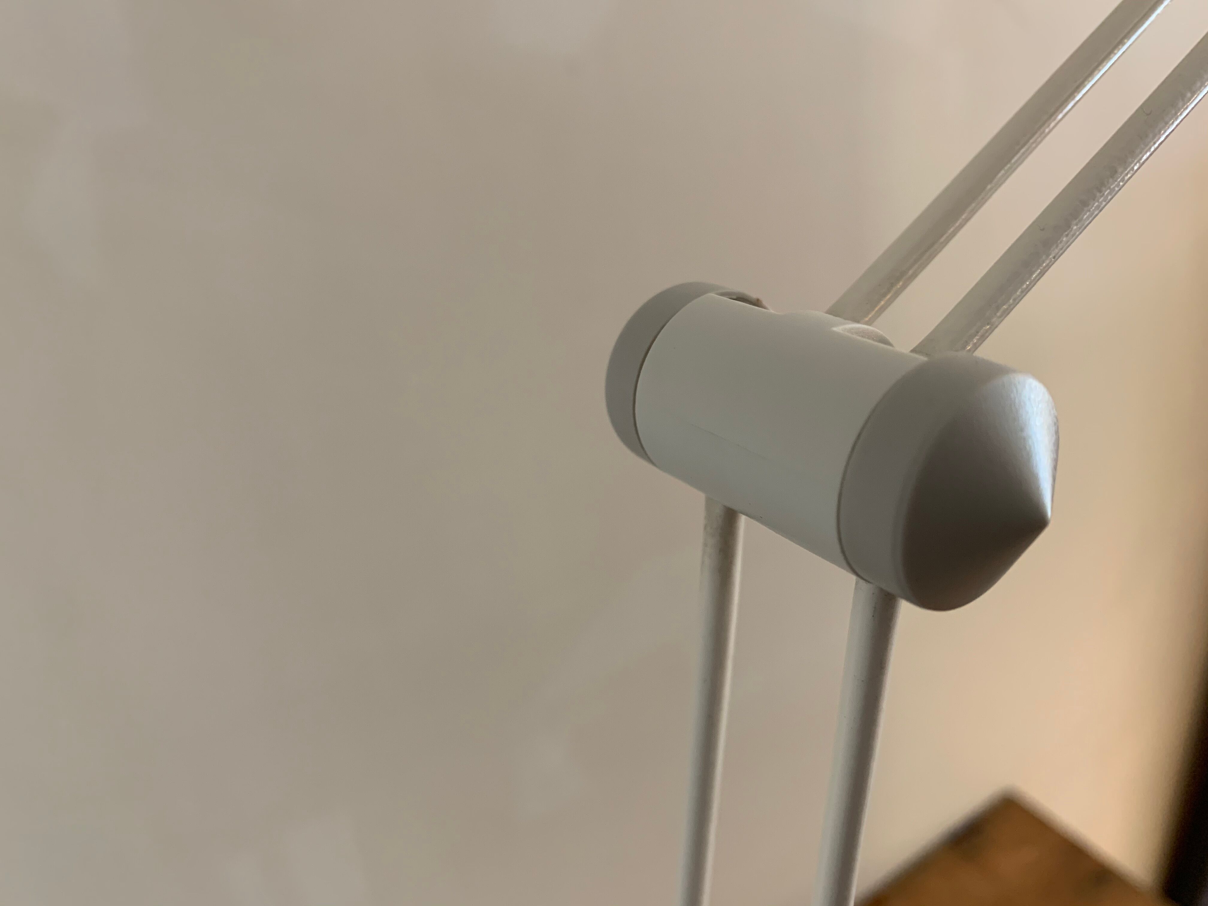 White pyramid desk lamp embnched white pyramid Lungean and Pellmann 1980