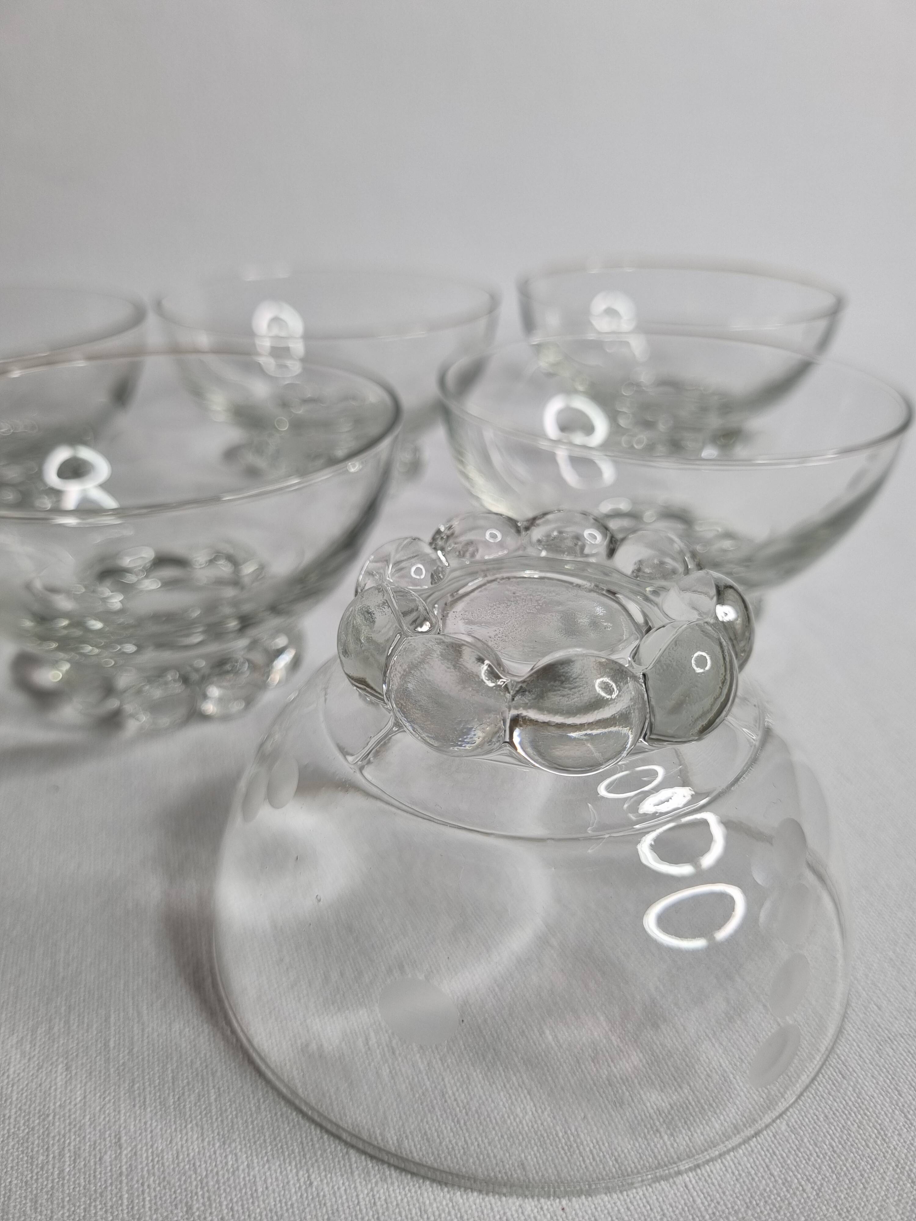 Set of six engraved crystal bowls in Art Deco style on spherical feet