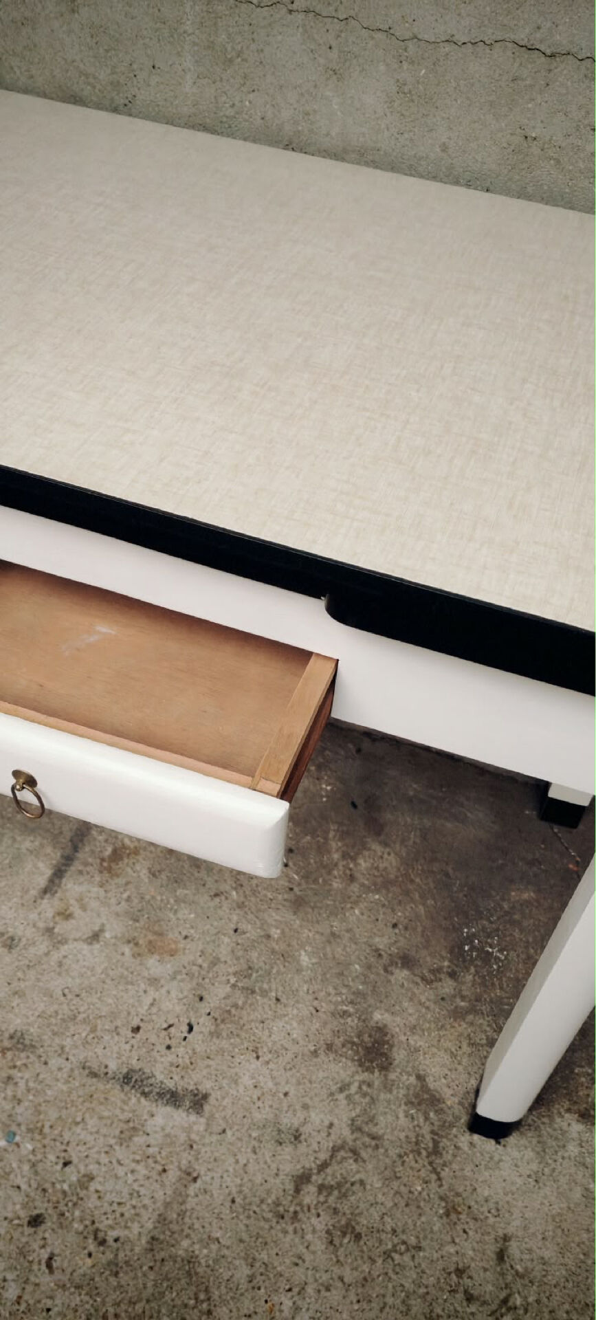 Extensible Formica table