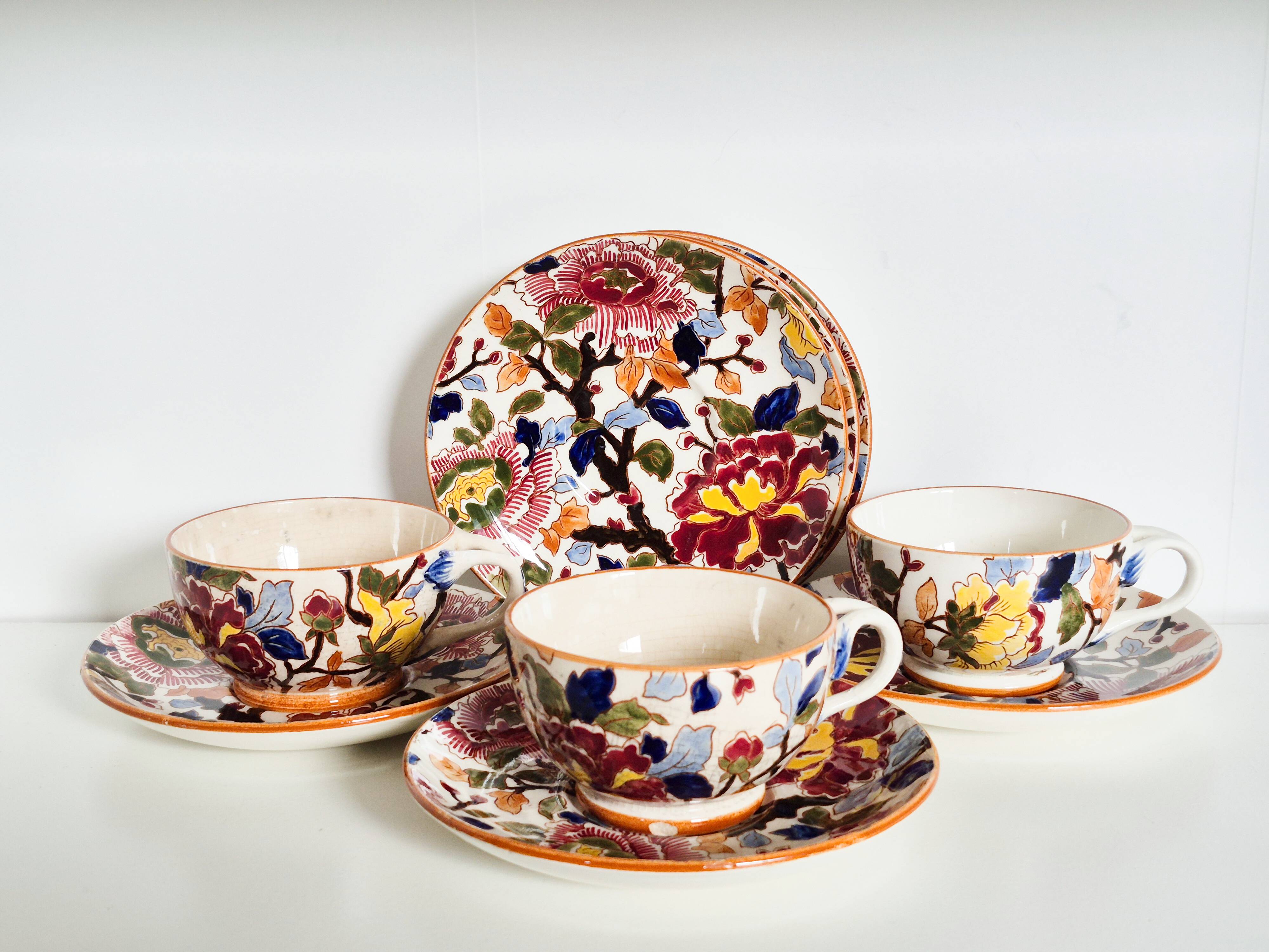 Cups (3) and saucers (6) for coffee in Gien earthenware, "Peonies" pattern.