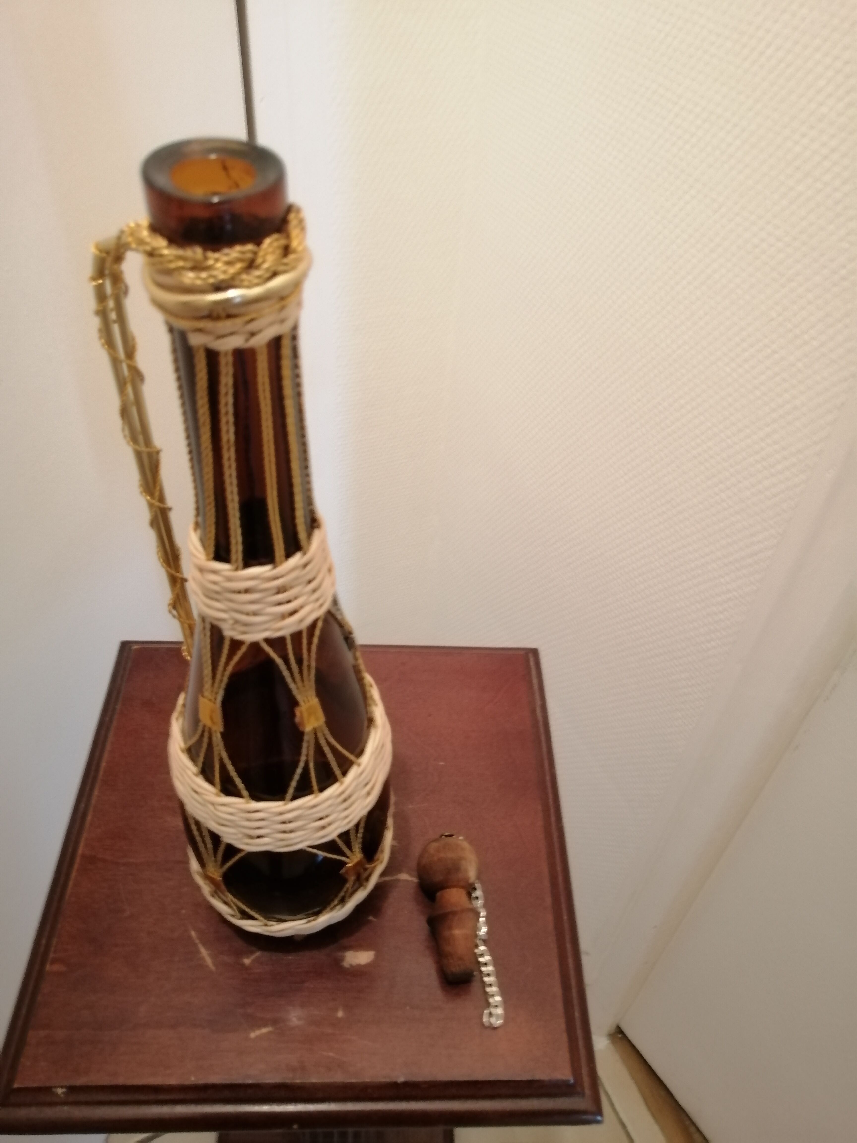 Bottle in scoubidou decorative glass and gilded metal frame