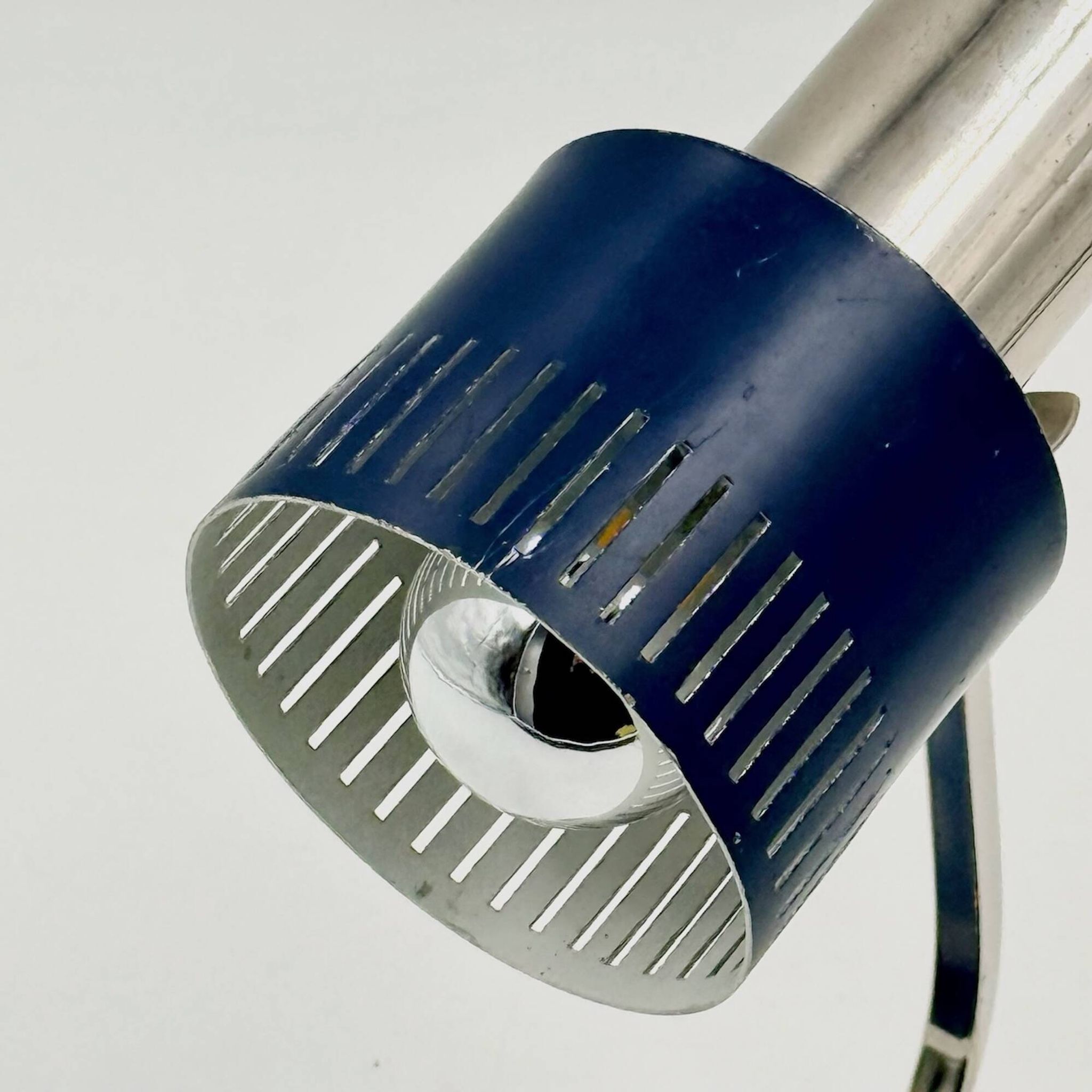 Lampe de bureau vintage bleue et chrome années 70
