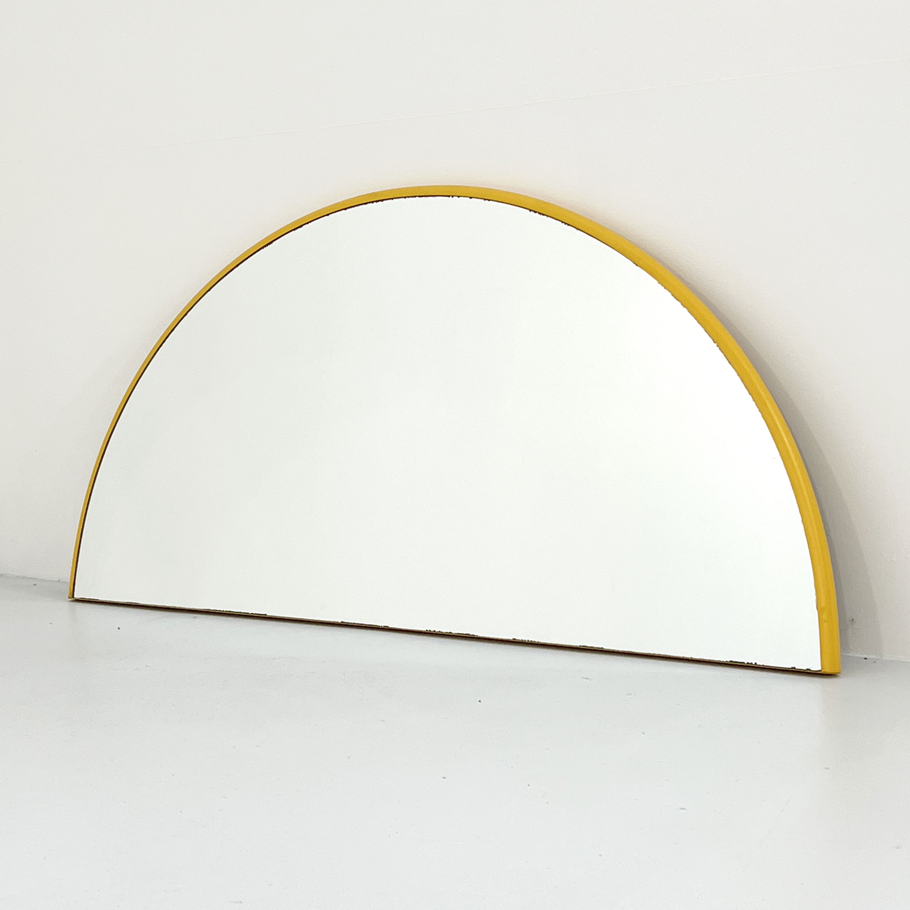 Miroir jaune demi-cercle, 1970s