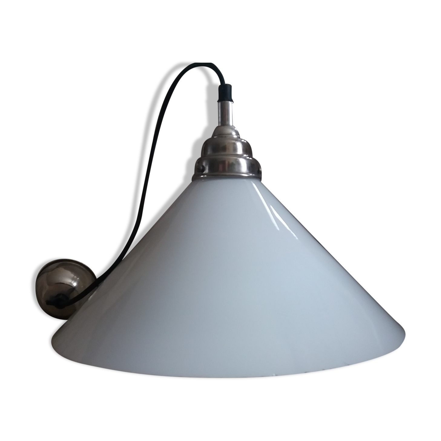 Opaline suspension