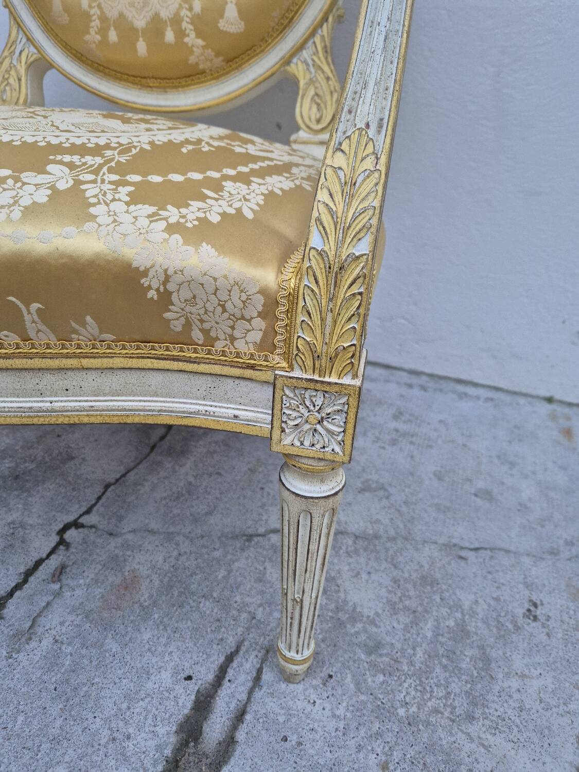 Louis XVI style cabriolet armchair with decorated medallion