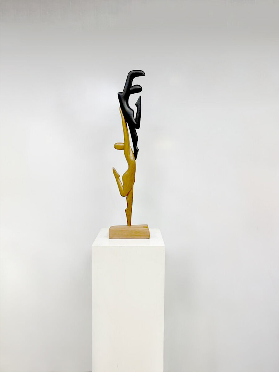 Wooden sculpture 'duo dancing forever together'