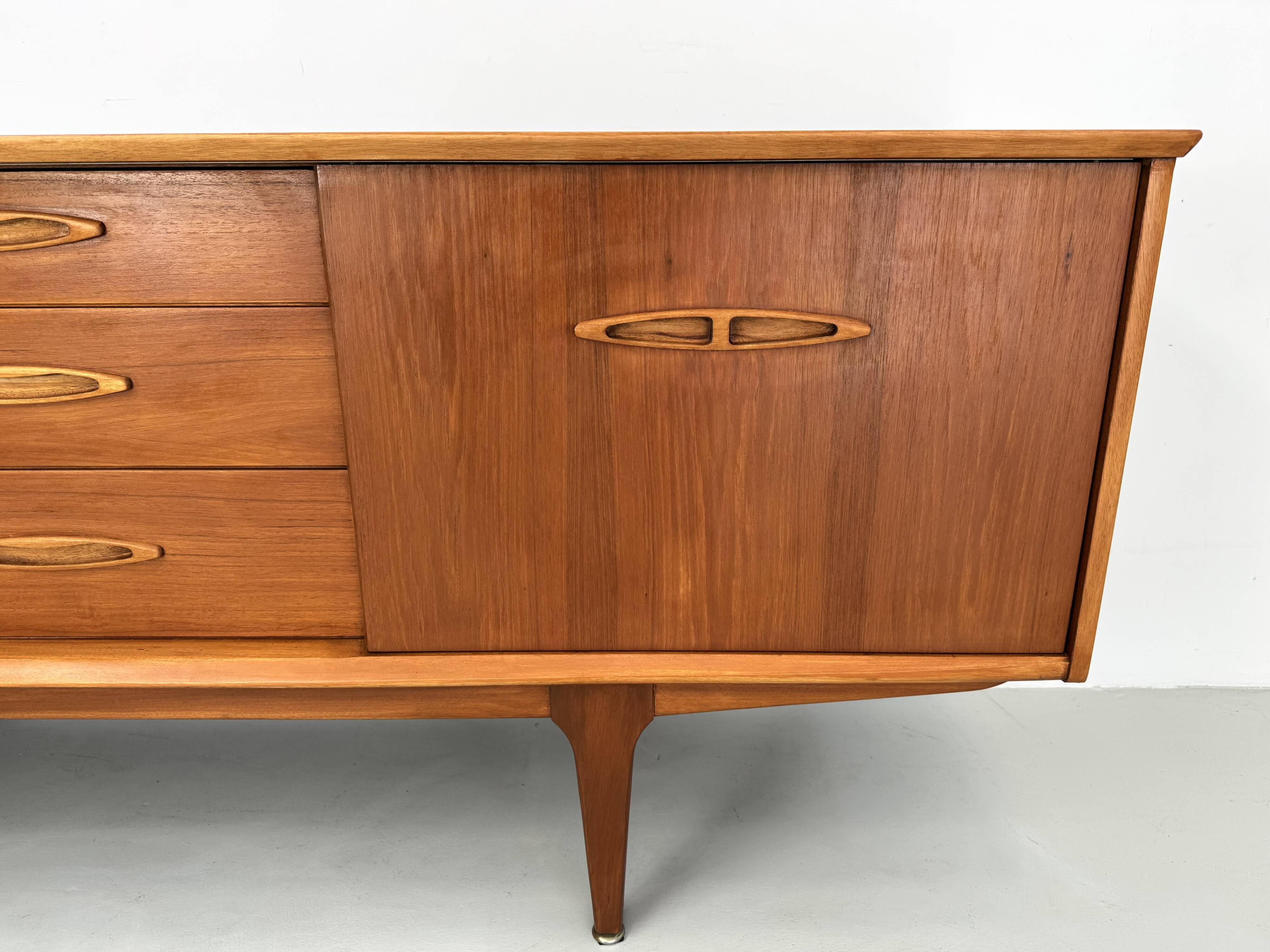 Buffet vintage de Jentique des années 60.