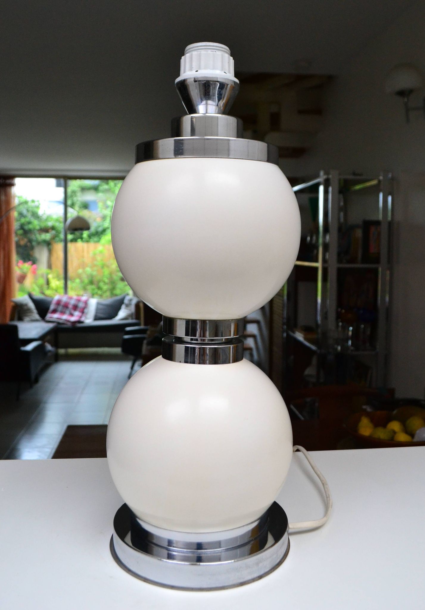 Delmas lamp base in white metal and chrome from the 70s