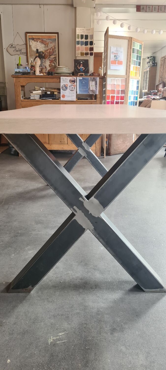Dining table metal feet