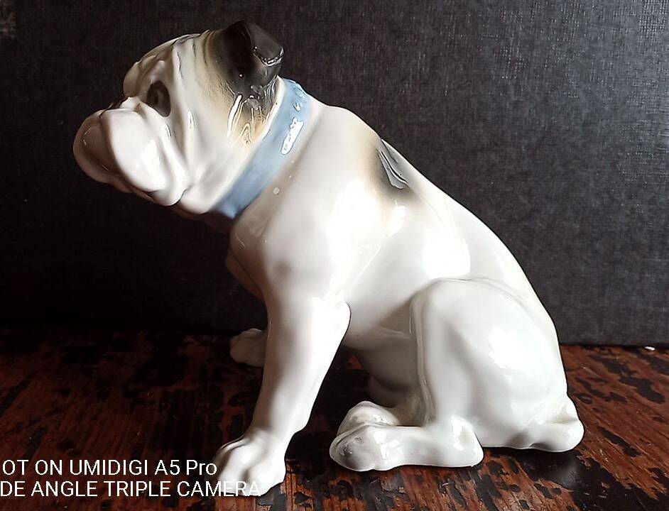 Gräfenthal - porcelain dog - H 12 cm
