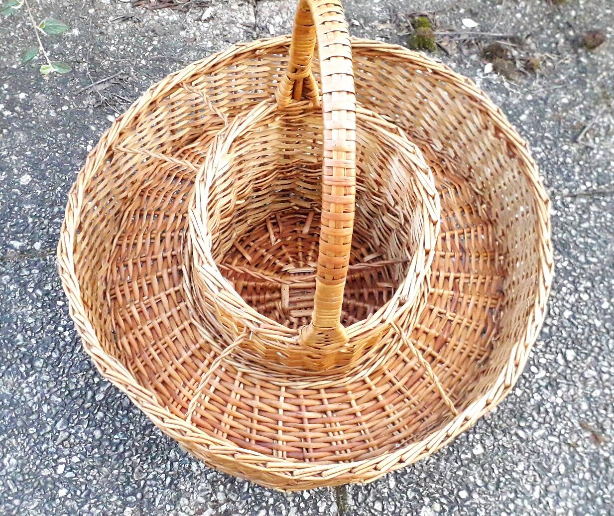 Wicker bottle holder bar basket