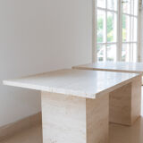 Deux tables d'appoint en travertin