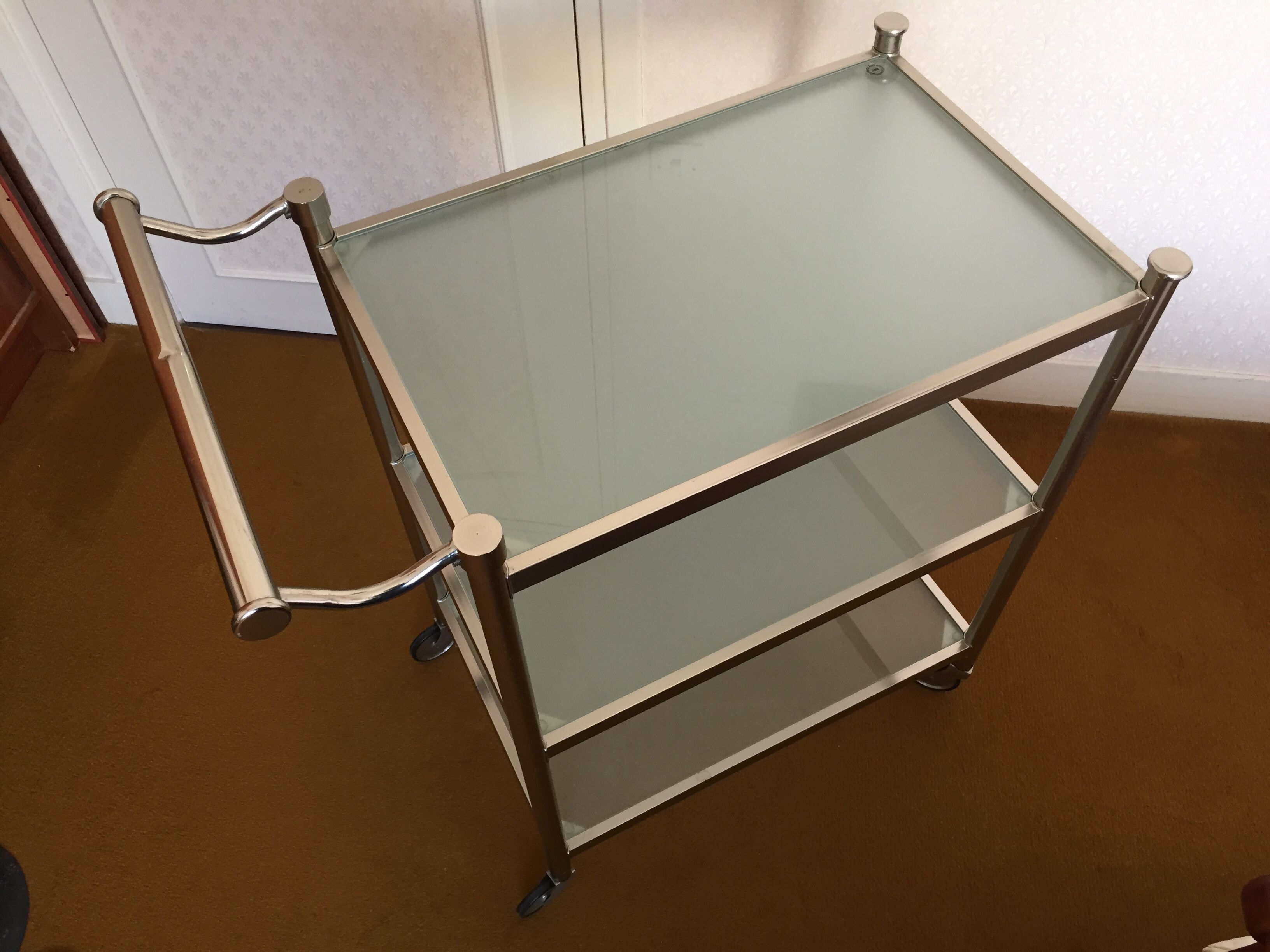 Metal and sand glass rolling table