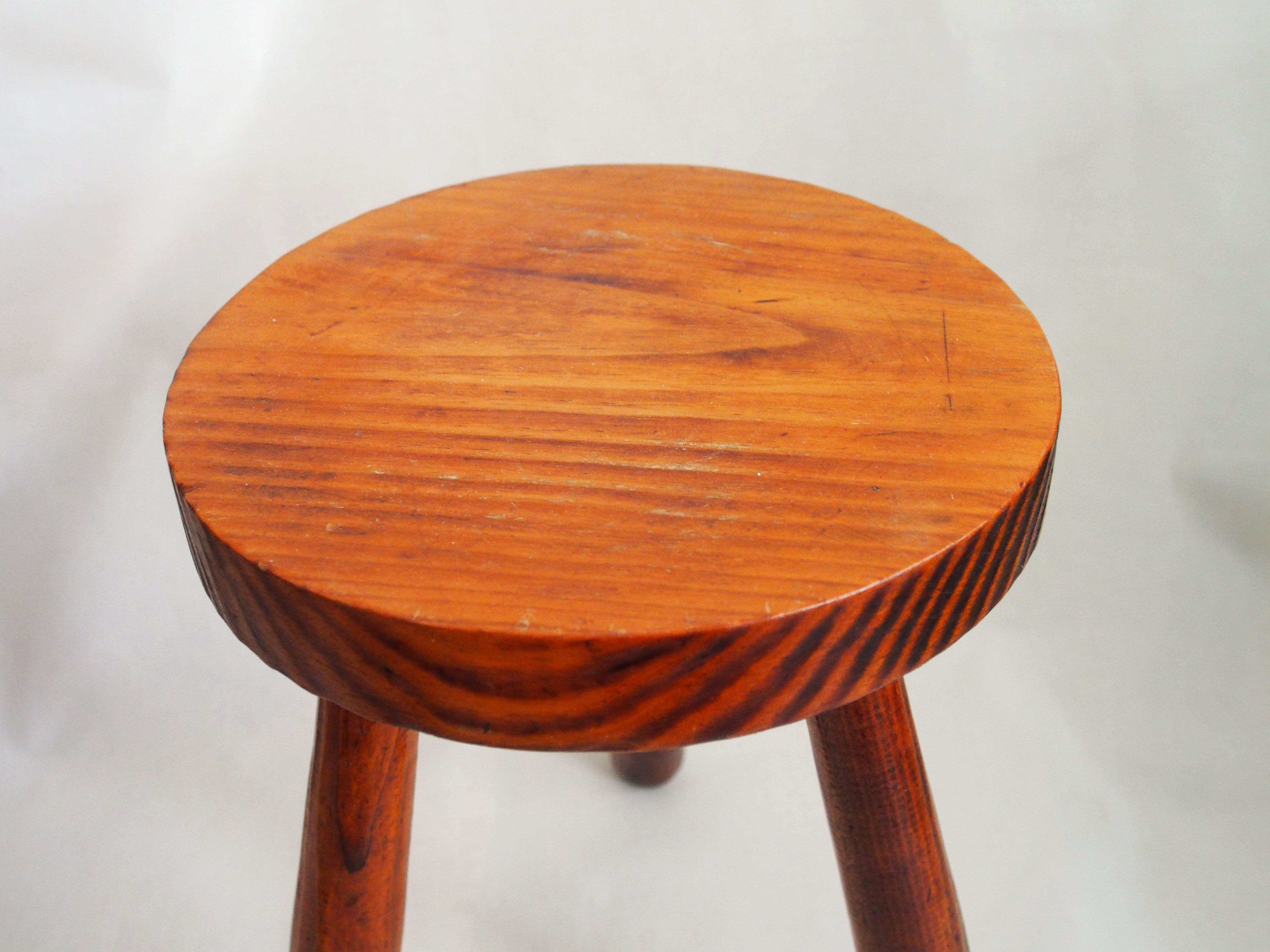 Elephant-footed tripod stool