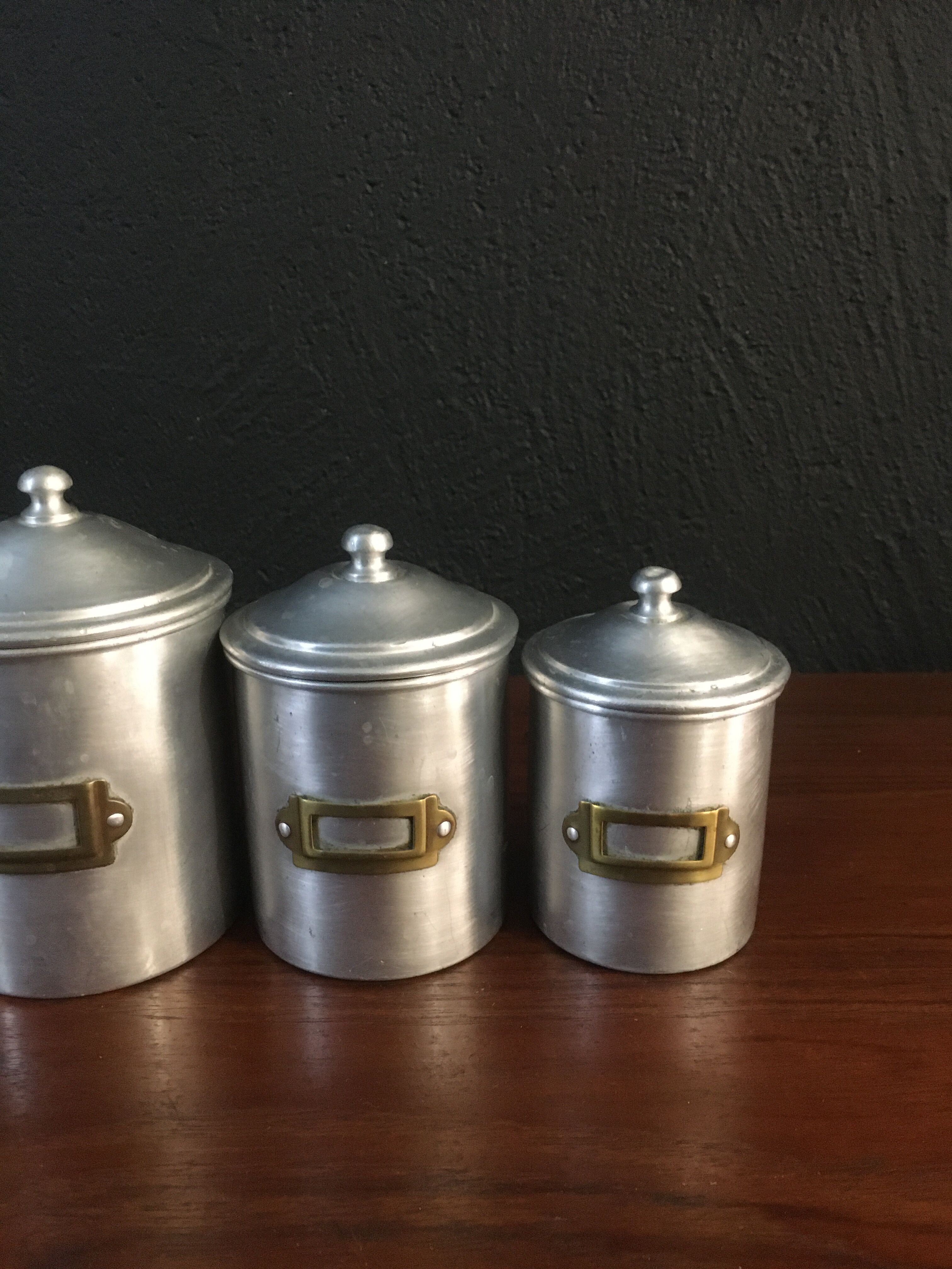 Six aluminum spice pots