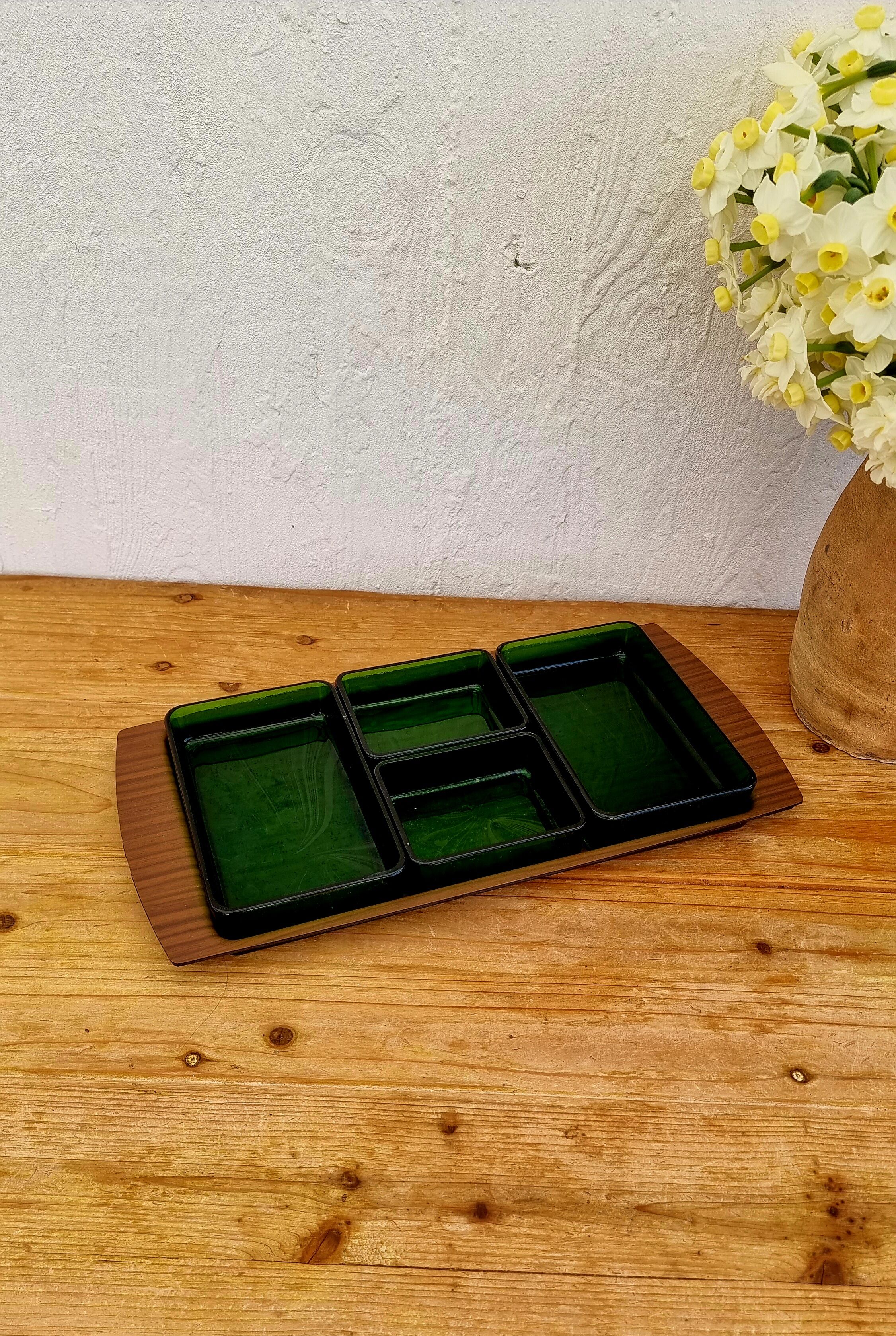 Aperitif tray with 4 vintage Vereco glass cups