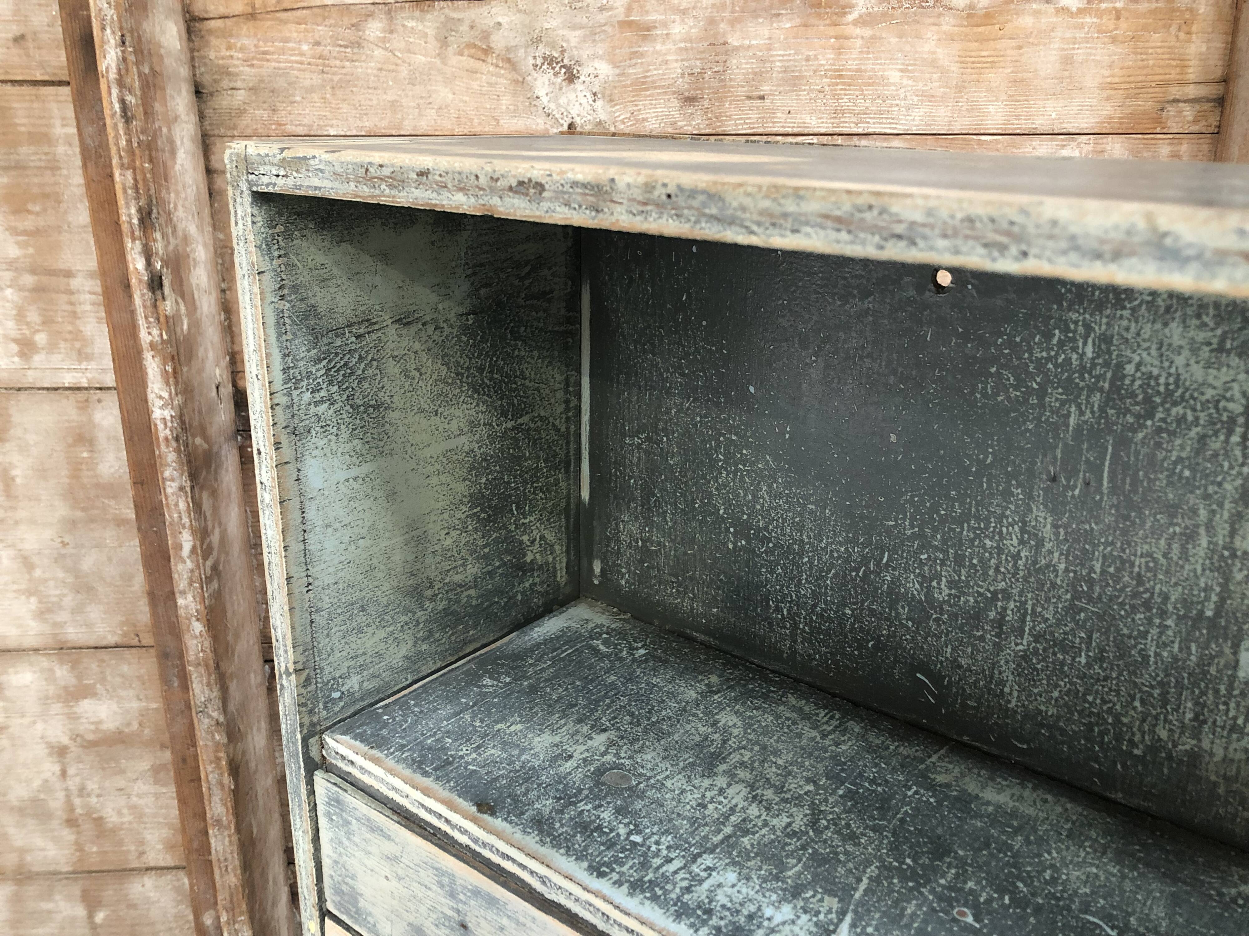 Cabinet with drawers