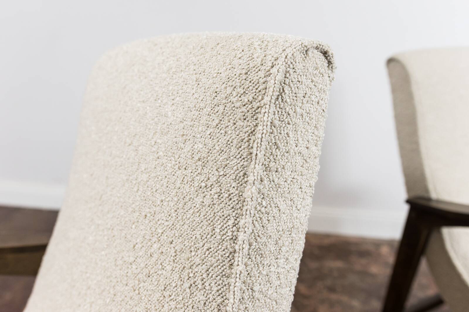 Paire de Fauteuils Mid-Century en Boucle Beige 1964