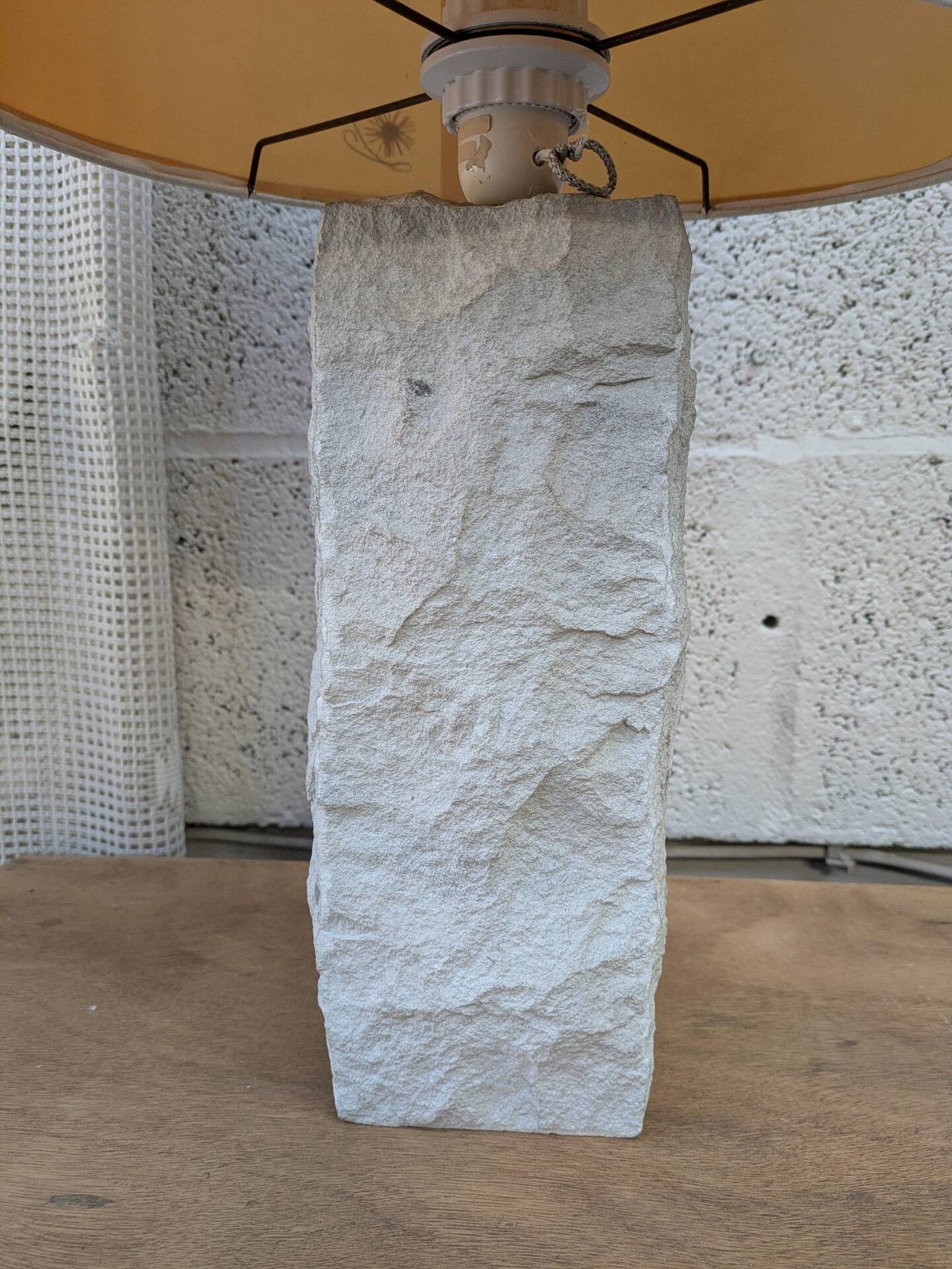 Grande lampe en pierre