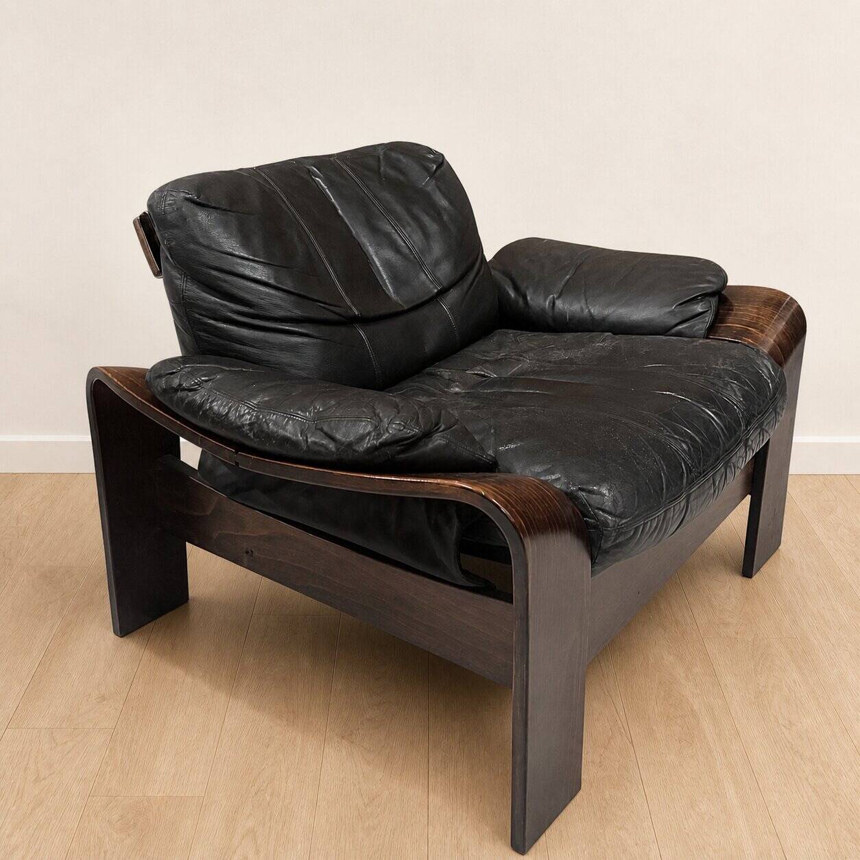 Paire de fauteuils scandinaves en cuir et palissandre