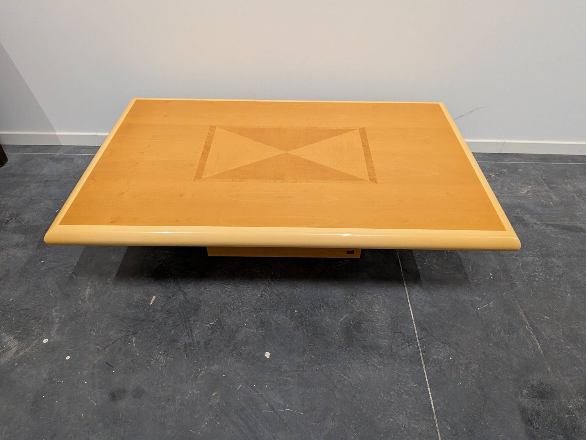 Vintage coffee table signed Jean-Claude Mahey – French design from the 1970s.