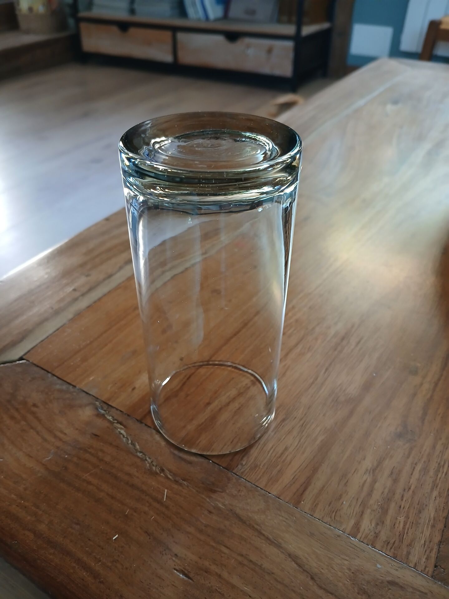 6 water glasses + basket