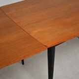 Expandable rectangular dining table