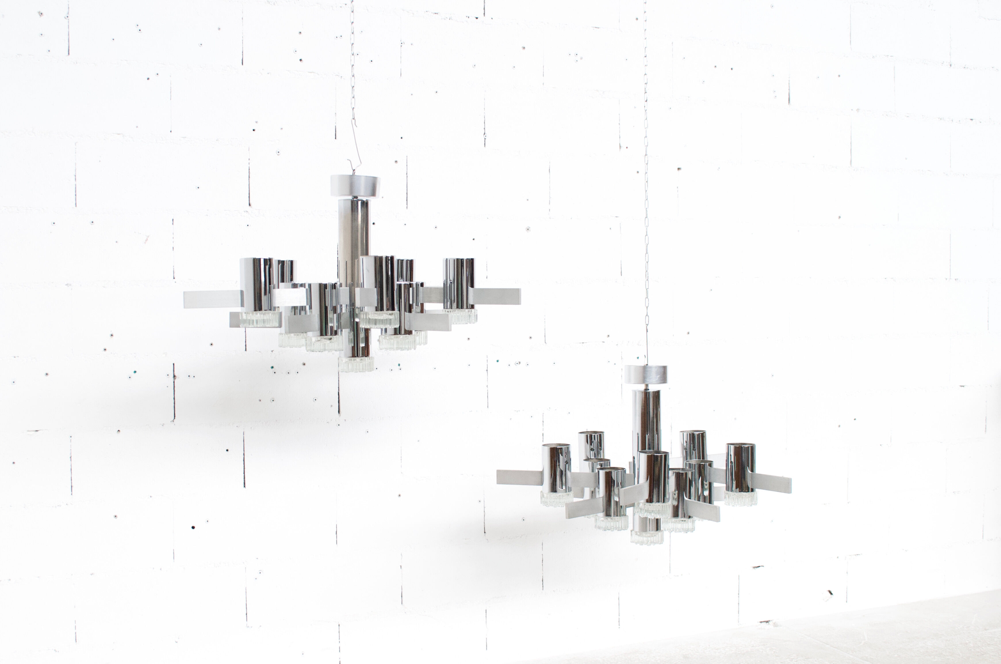Pair of chandeliers from Sciolari 70 years chrome steel