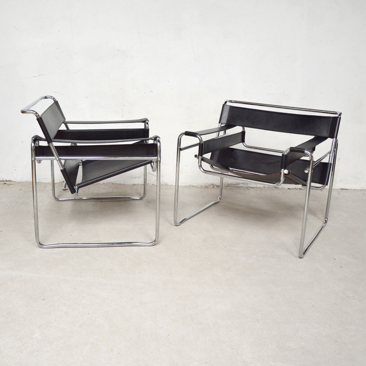 Paire de fauteuils Wassily noir, Italie 1980