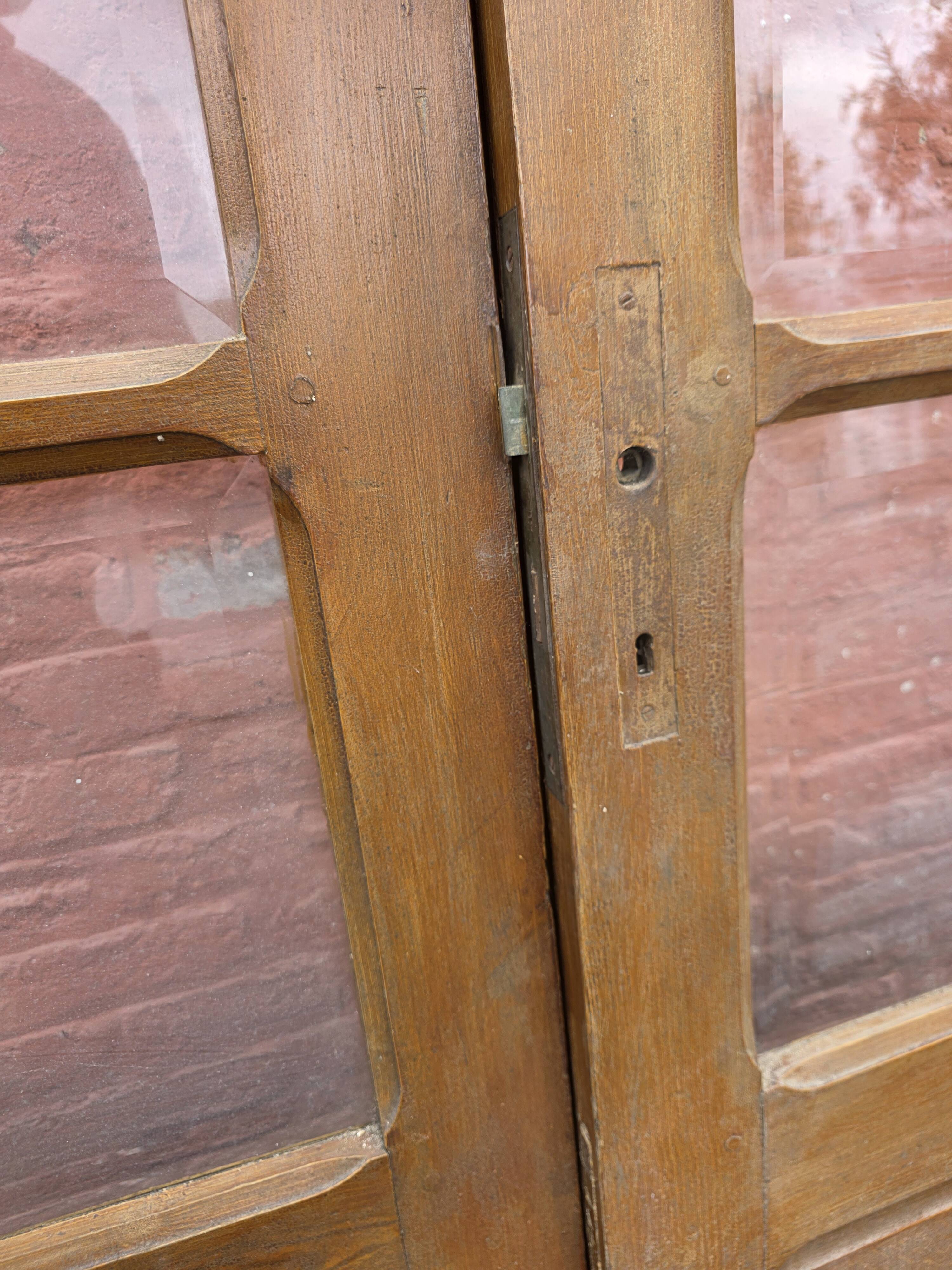 Paire de portes de séparation anciennes, verres biseautés