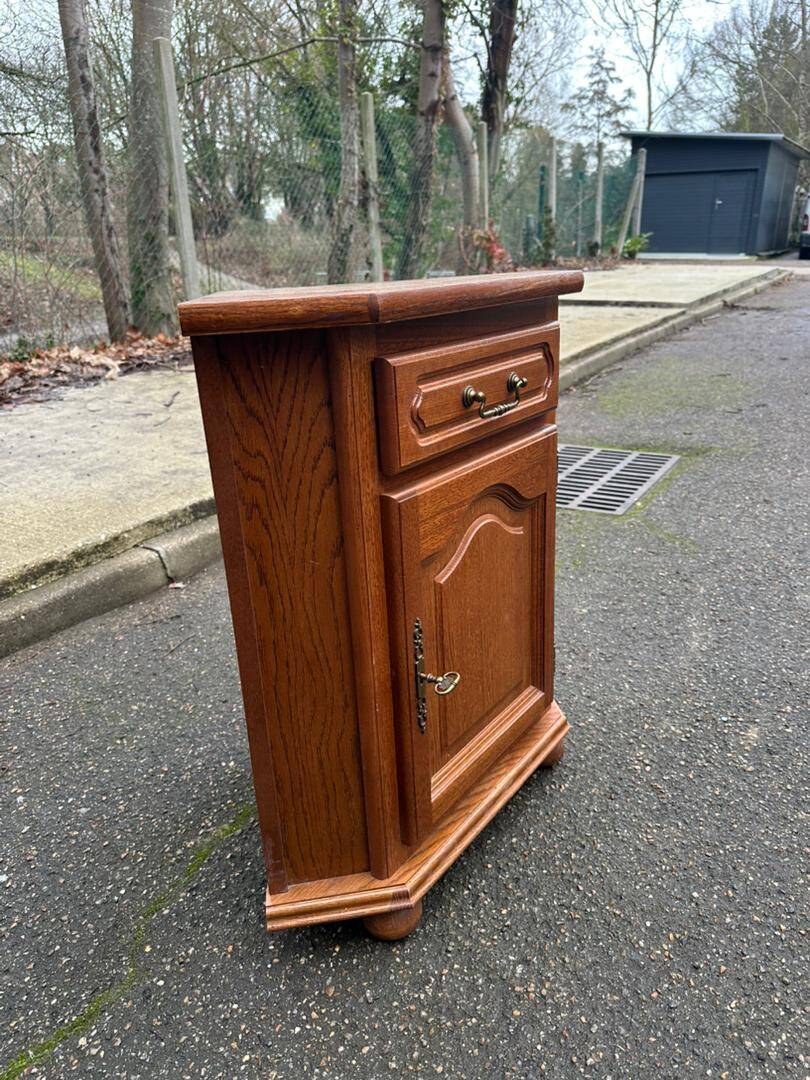Wooden corner TV cabinet in solid wood, Louis XIV style.