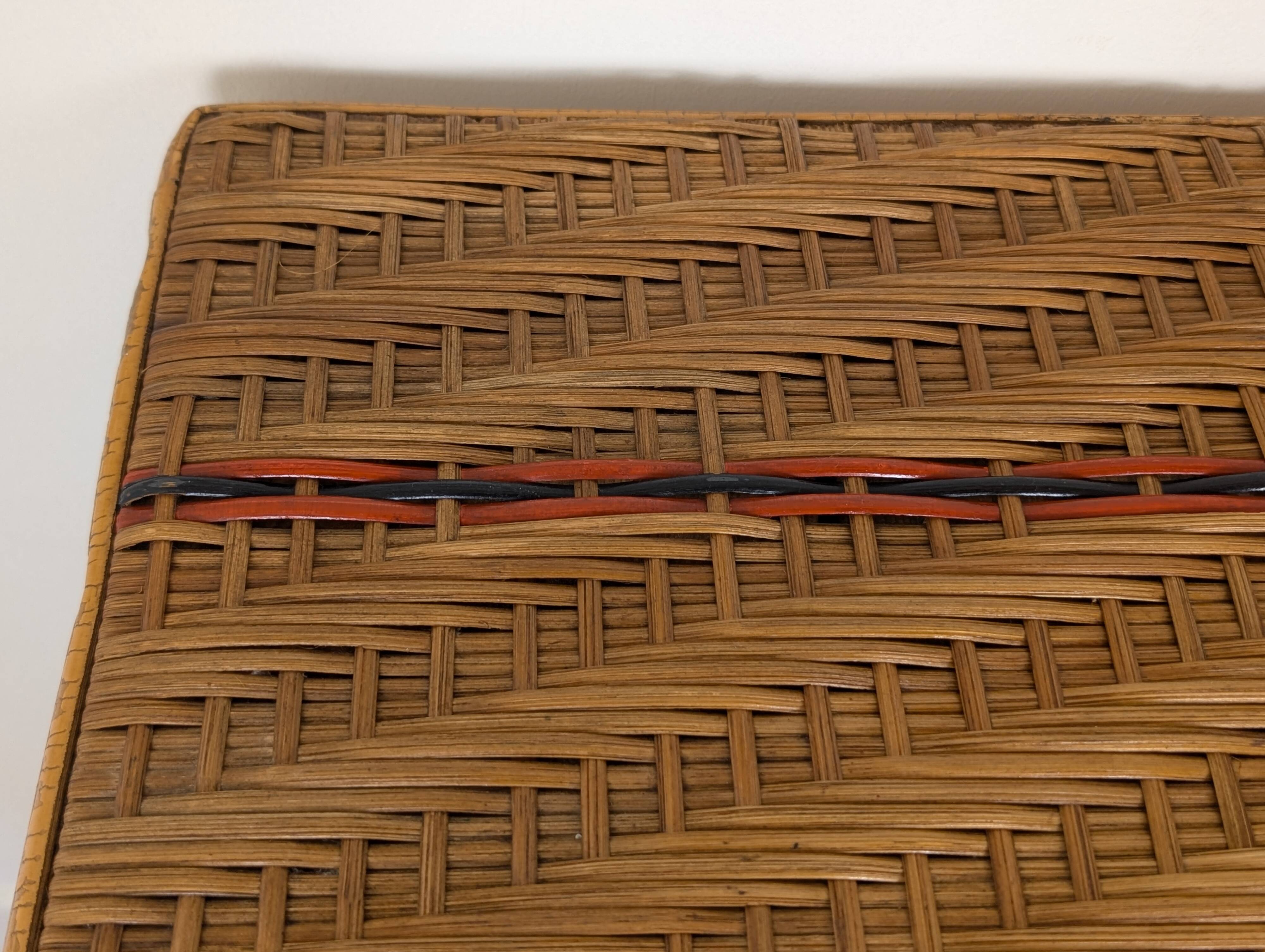 Table en bois et rotin 1920