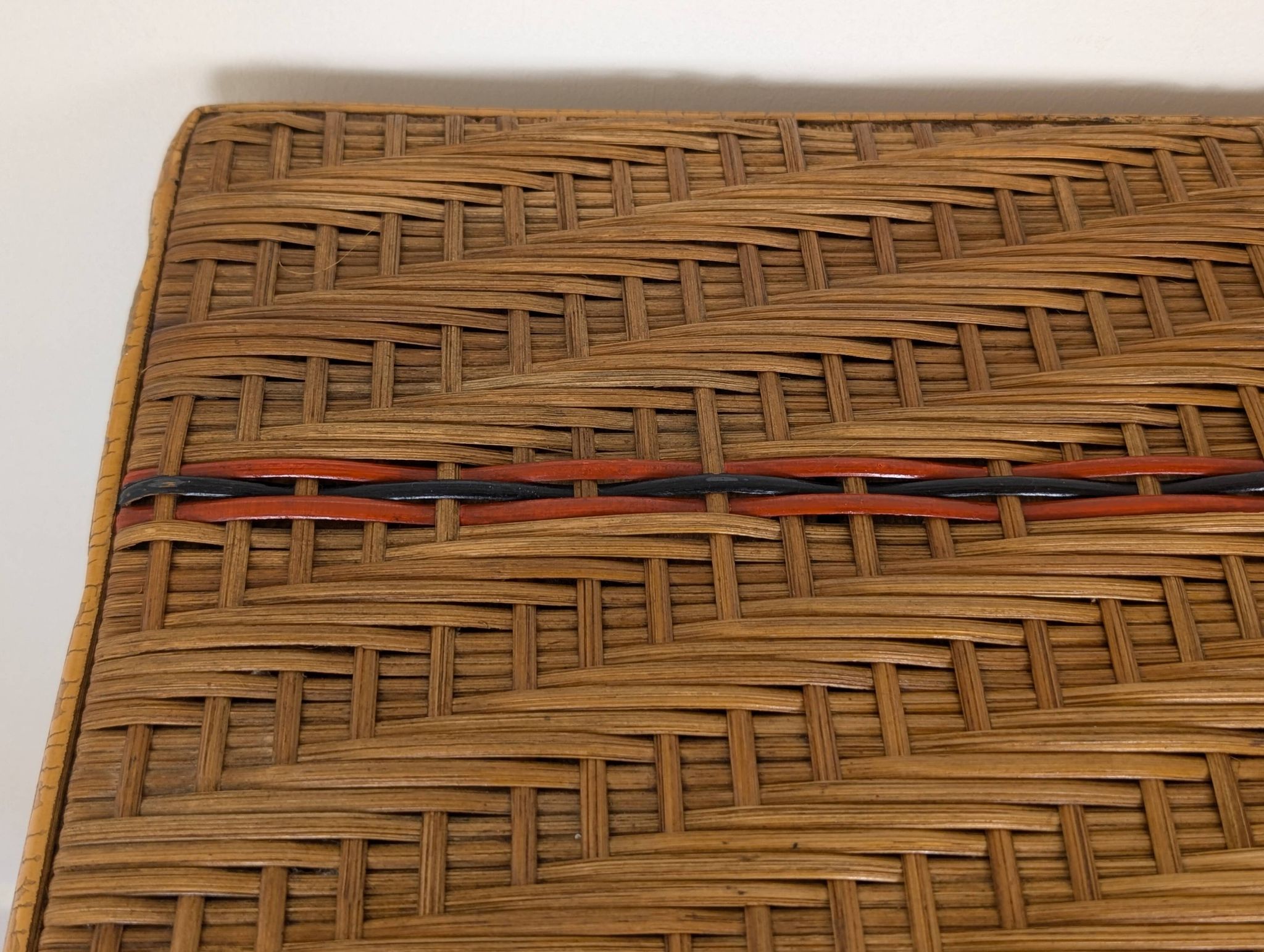Table en bois et rotin 1920