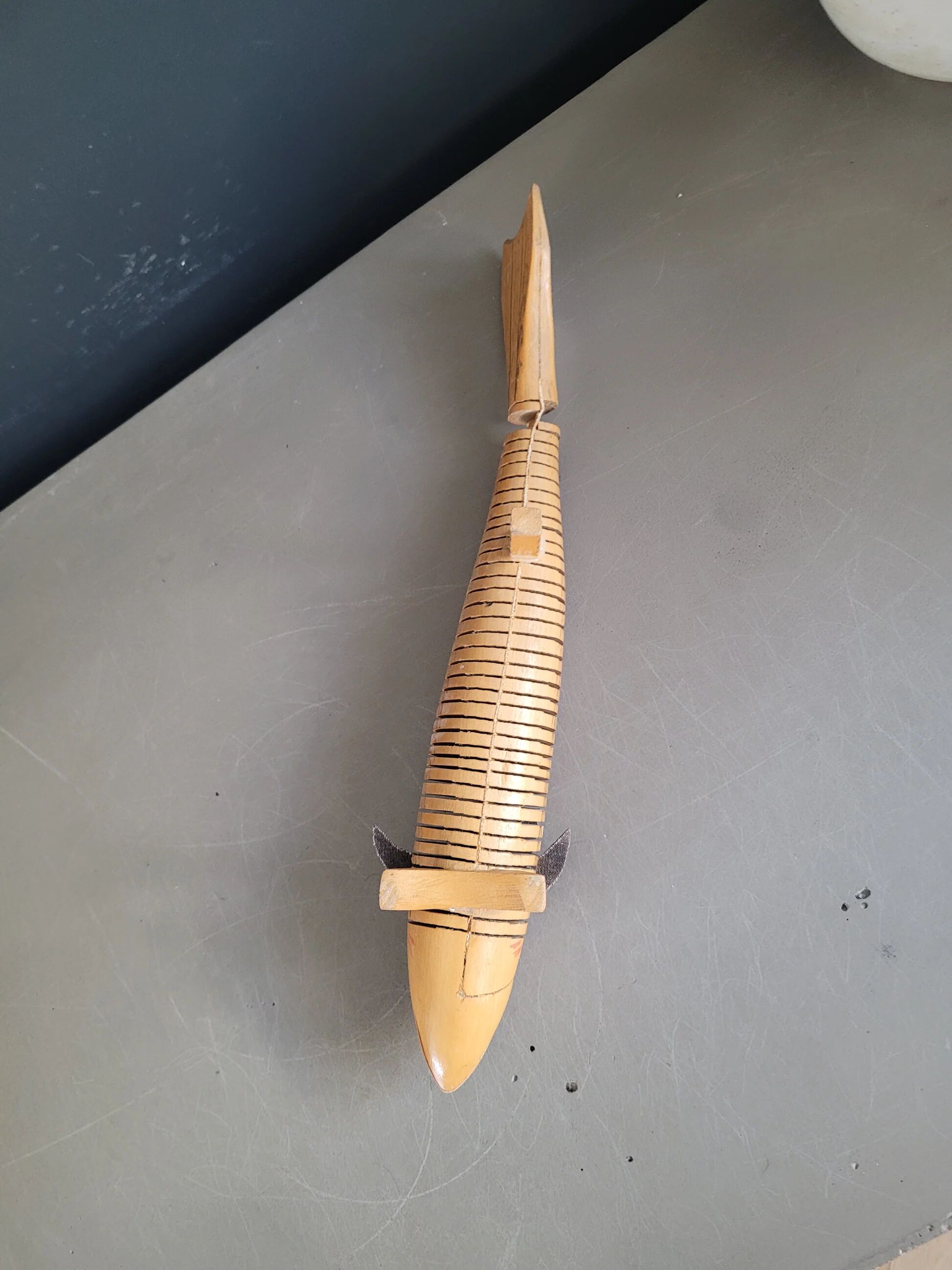 Vintage handmade wooden articulated fish - Ref 854