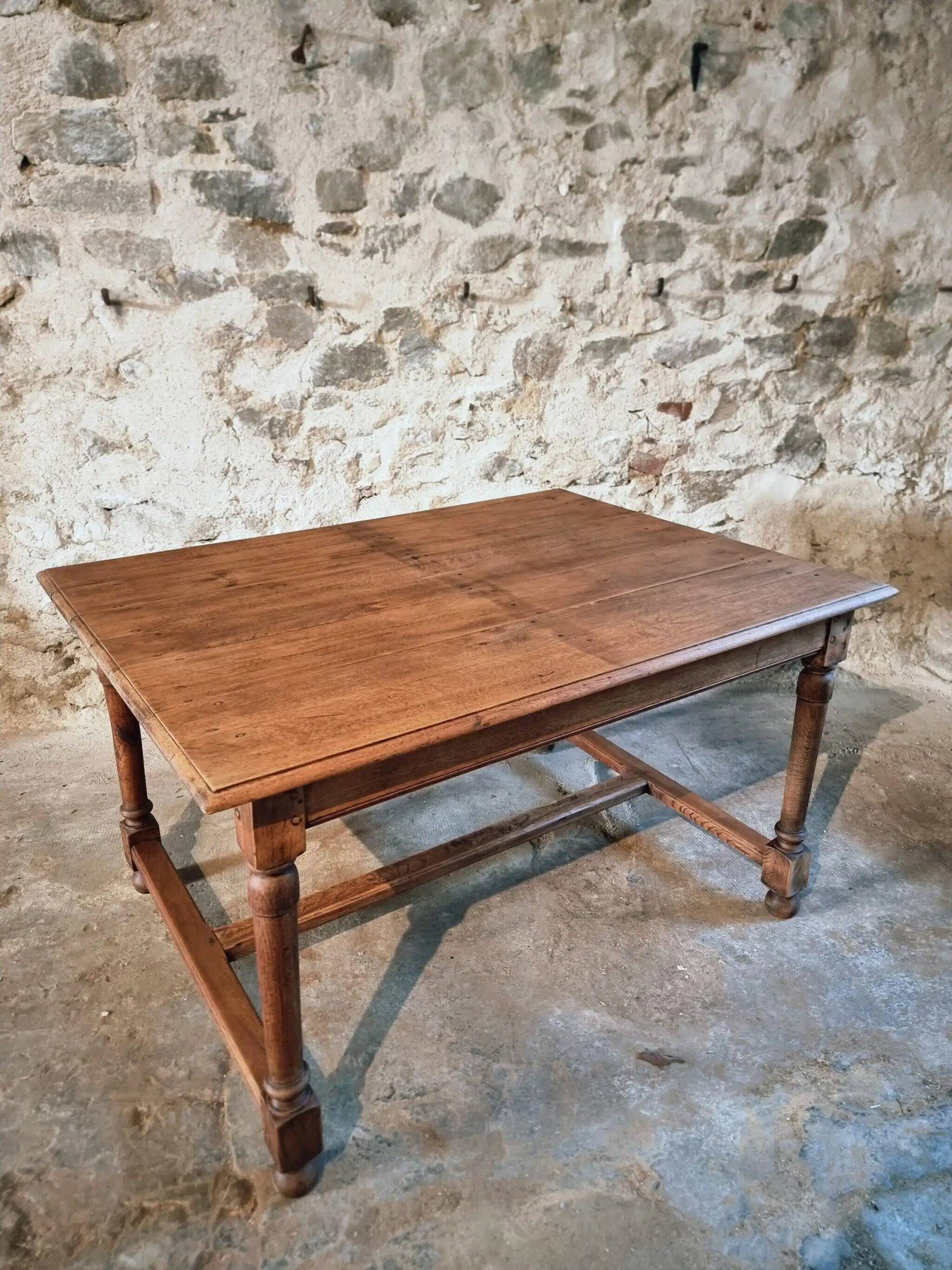 Antique French oak and elm dining table – Early 20th century farmhouse table with turned legs