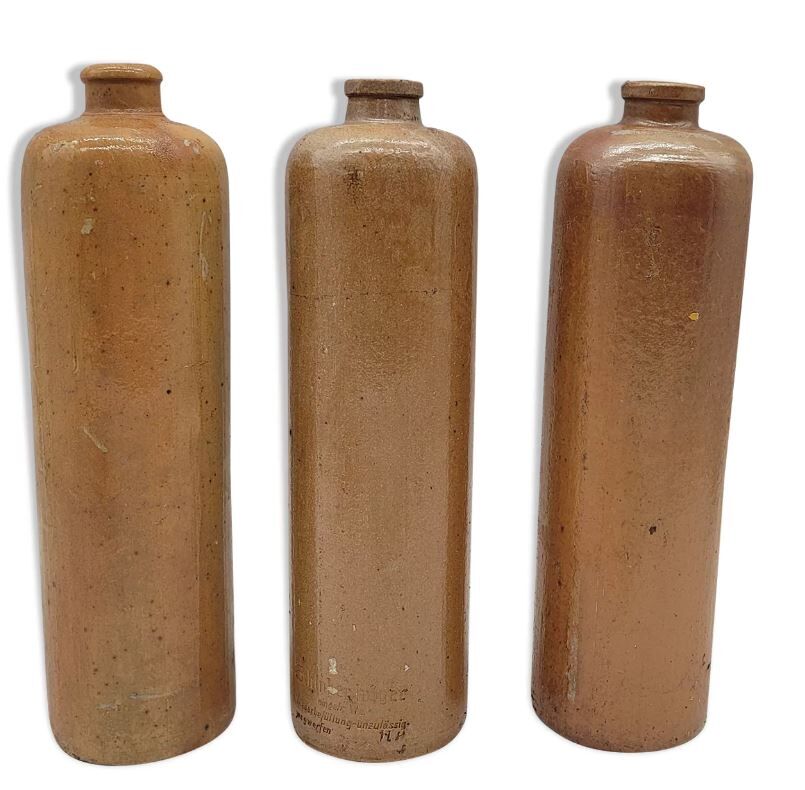 Trio de bouteilles en grès