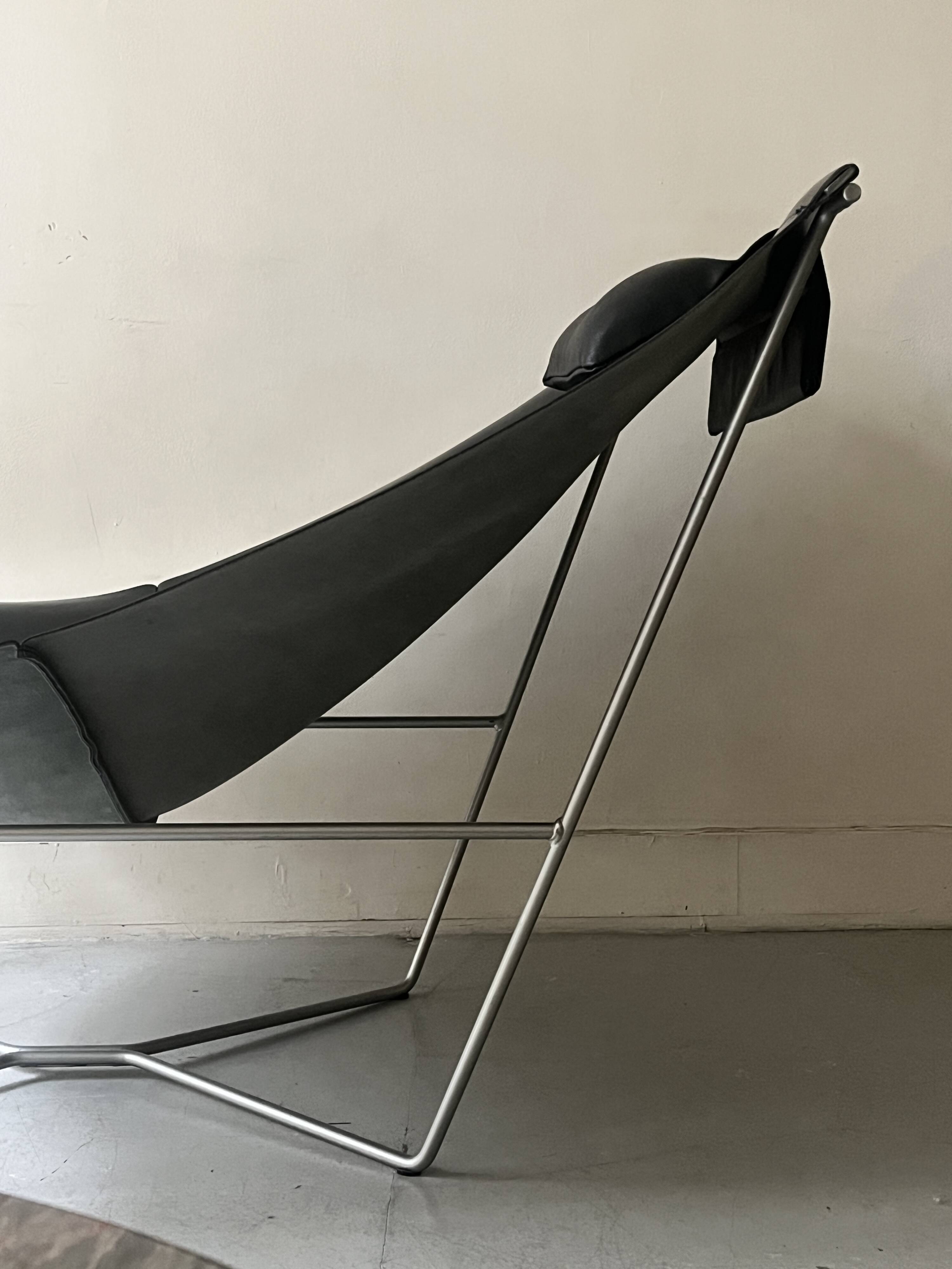 Design armchair Semana in black leather and steel by D. Weeks, limited edition 1980.