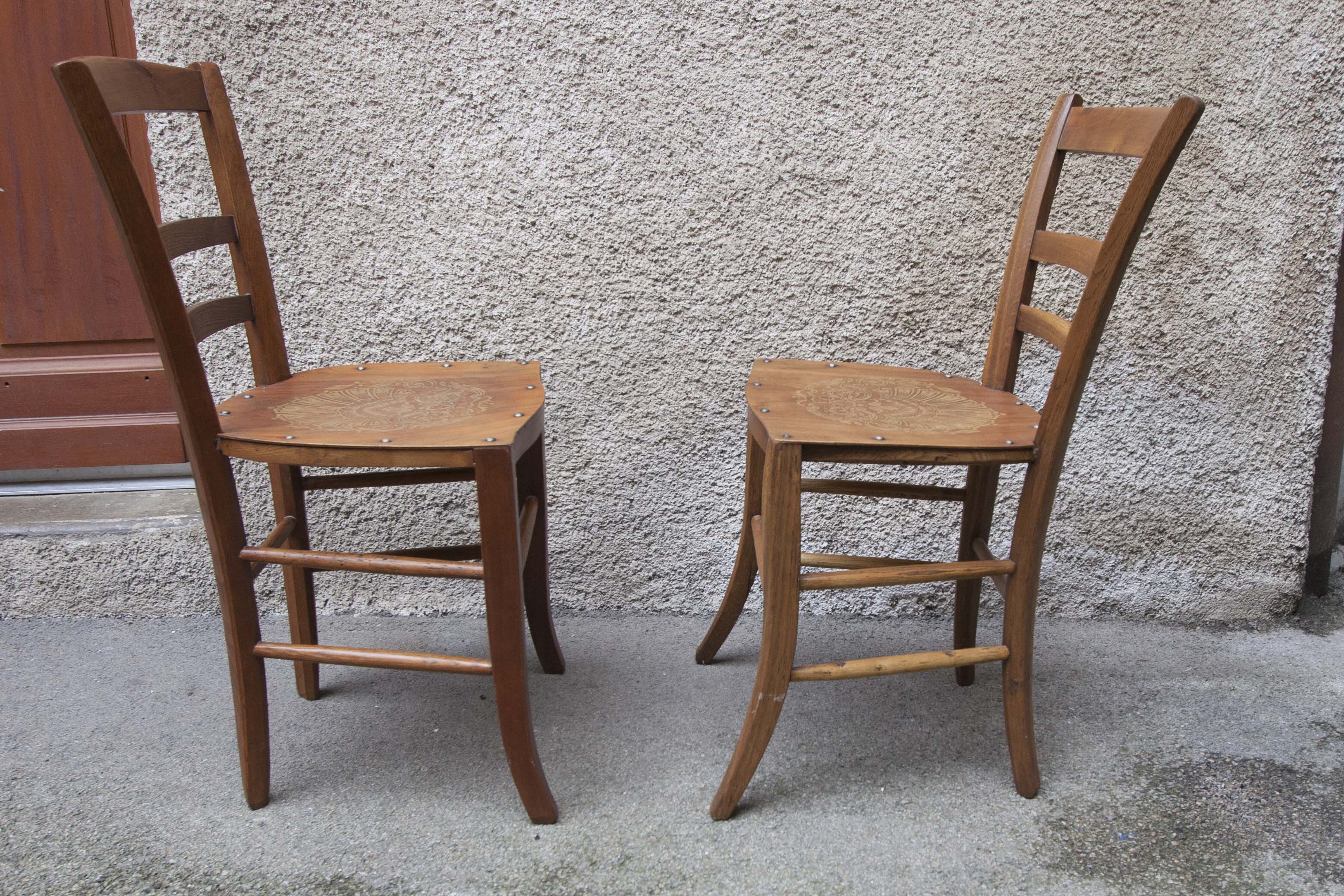Pair of wooden chairs from the 1920s