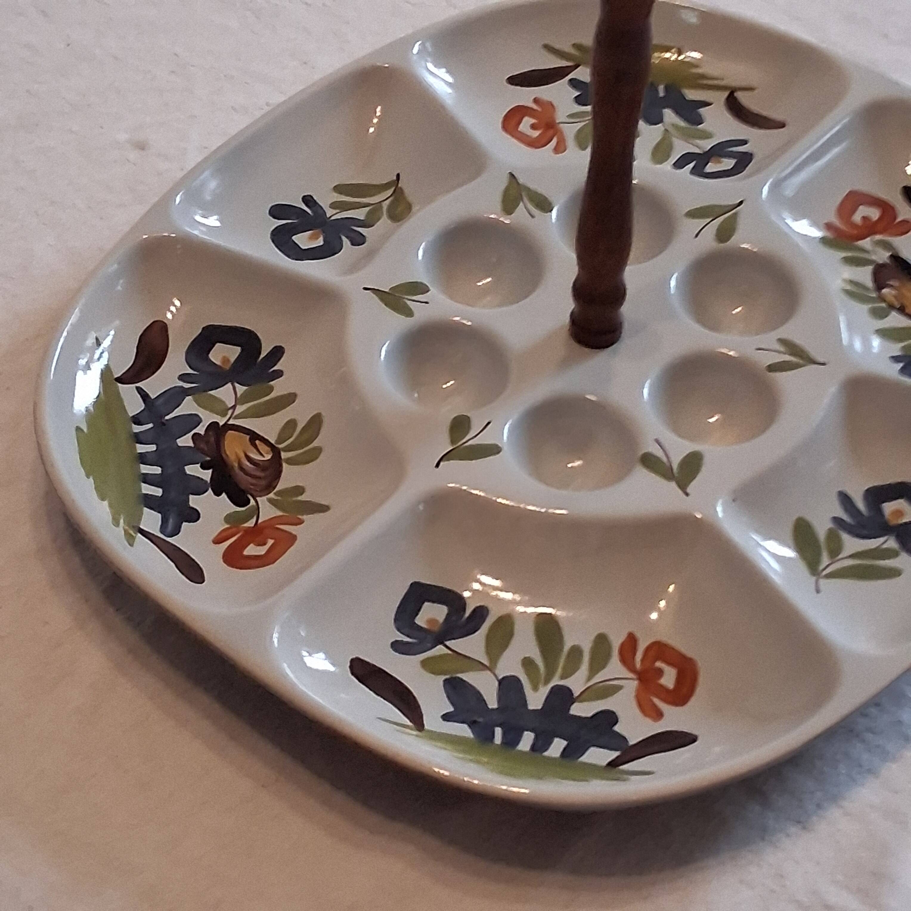 Very nice serving dish for crudités/appetisers in ceramic in very good condition.