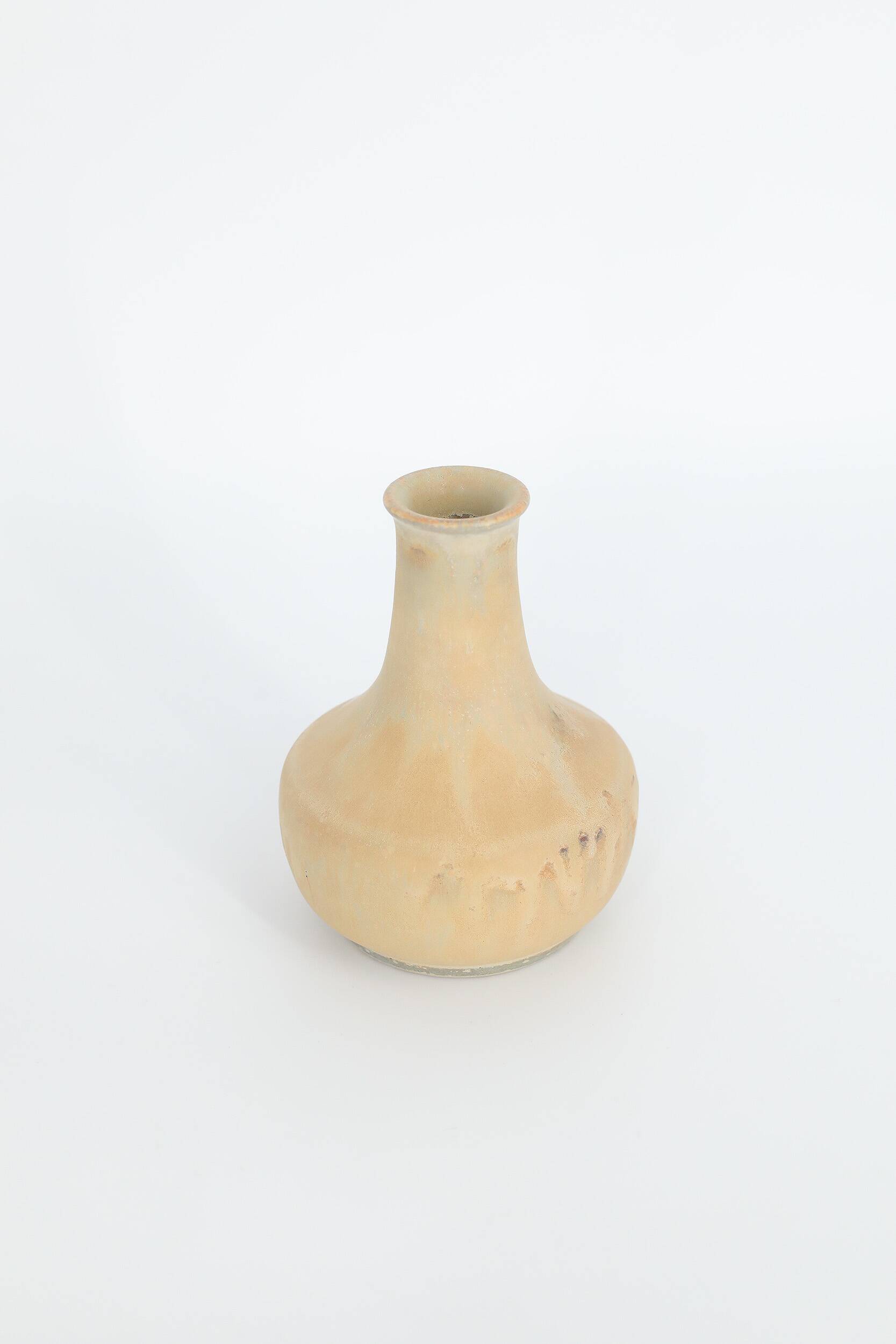 Small modern mid-century Scandinavian collection vase in sandy brown stoneware by Gunnar Borg.
