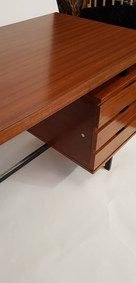 Desk of Pierre Guariche to Minvielle editions