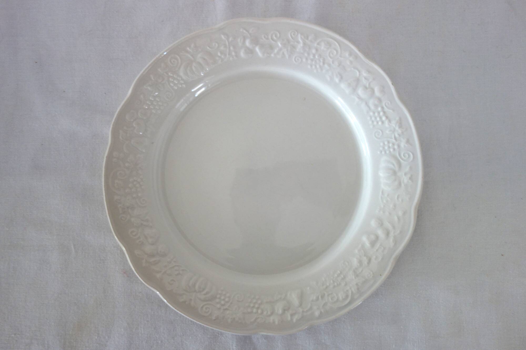 Set of 10 flat plates in Sarreguemines earthenware, early 20th century