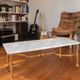Table basse vintage néoclassique en marbre blanc et métal doré