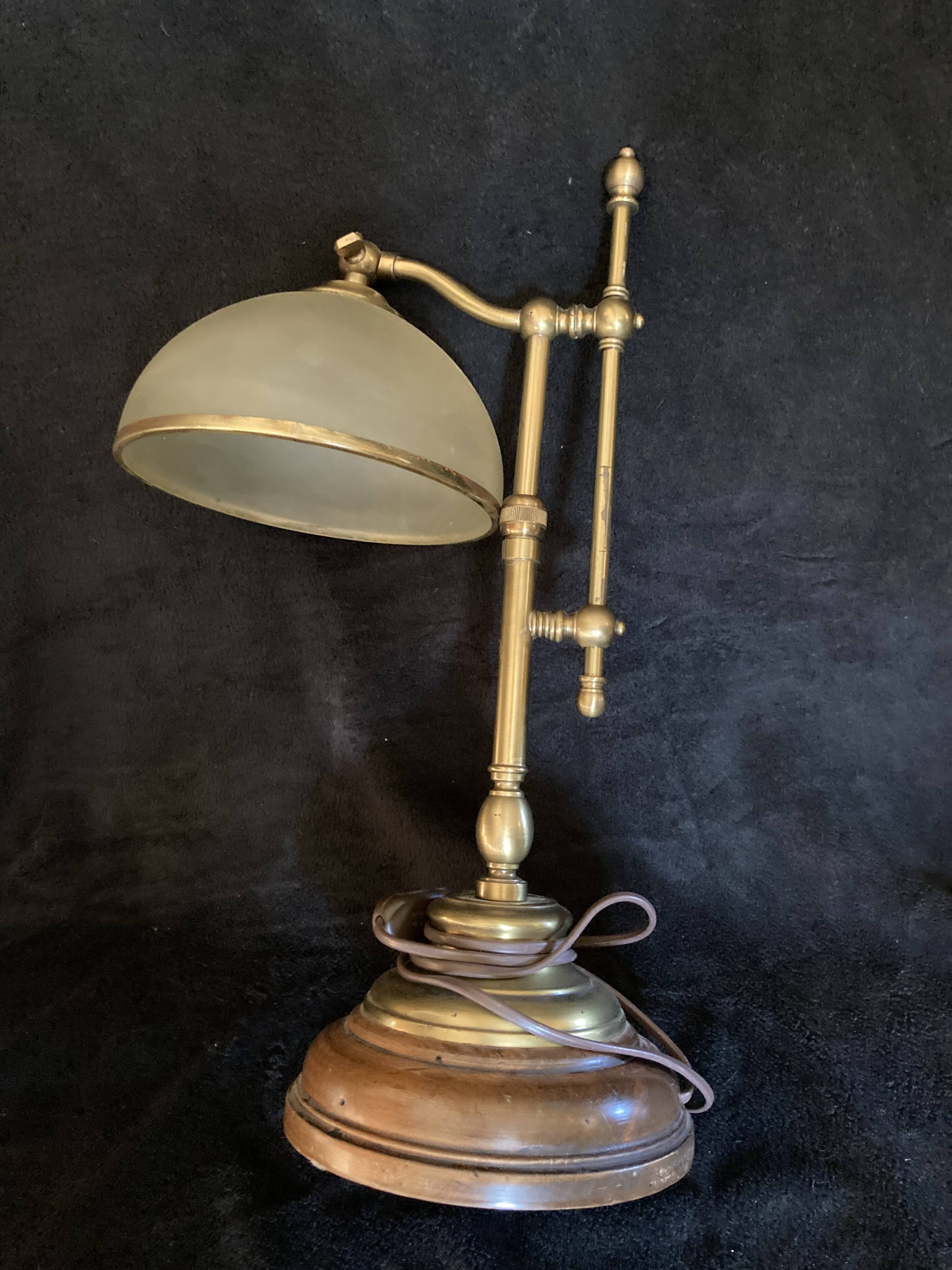 antique desk lamp – the perfect vintage touch!