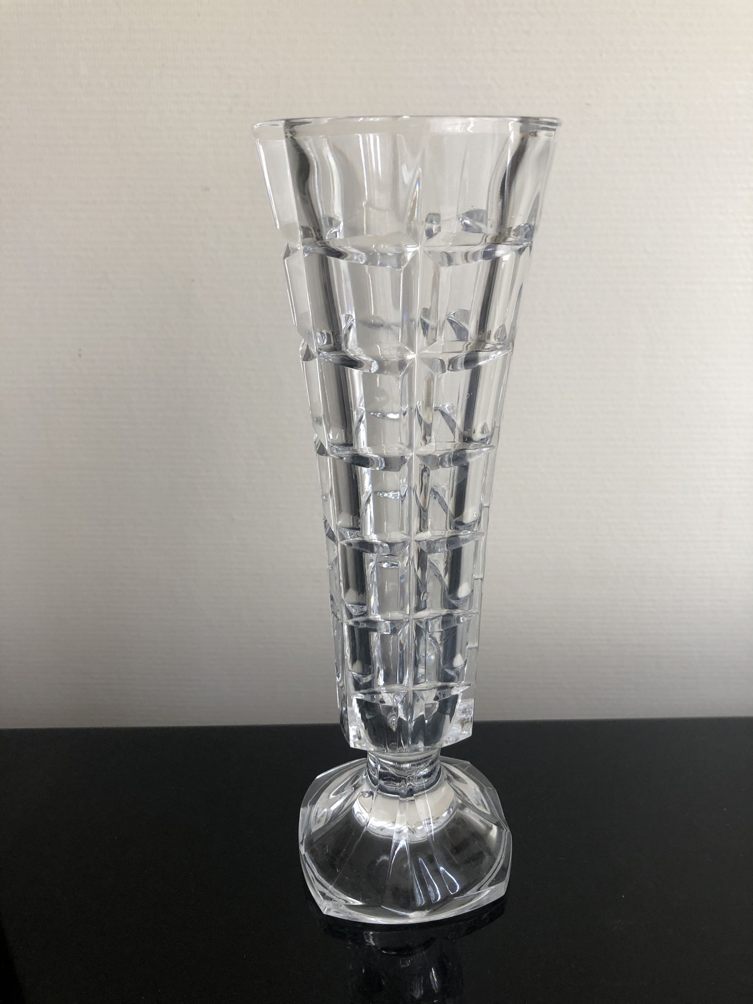 Vase haut verre taillé