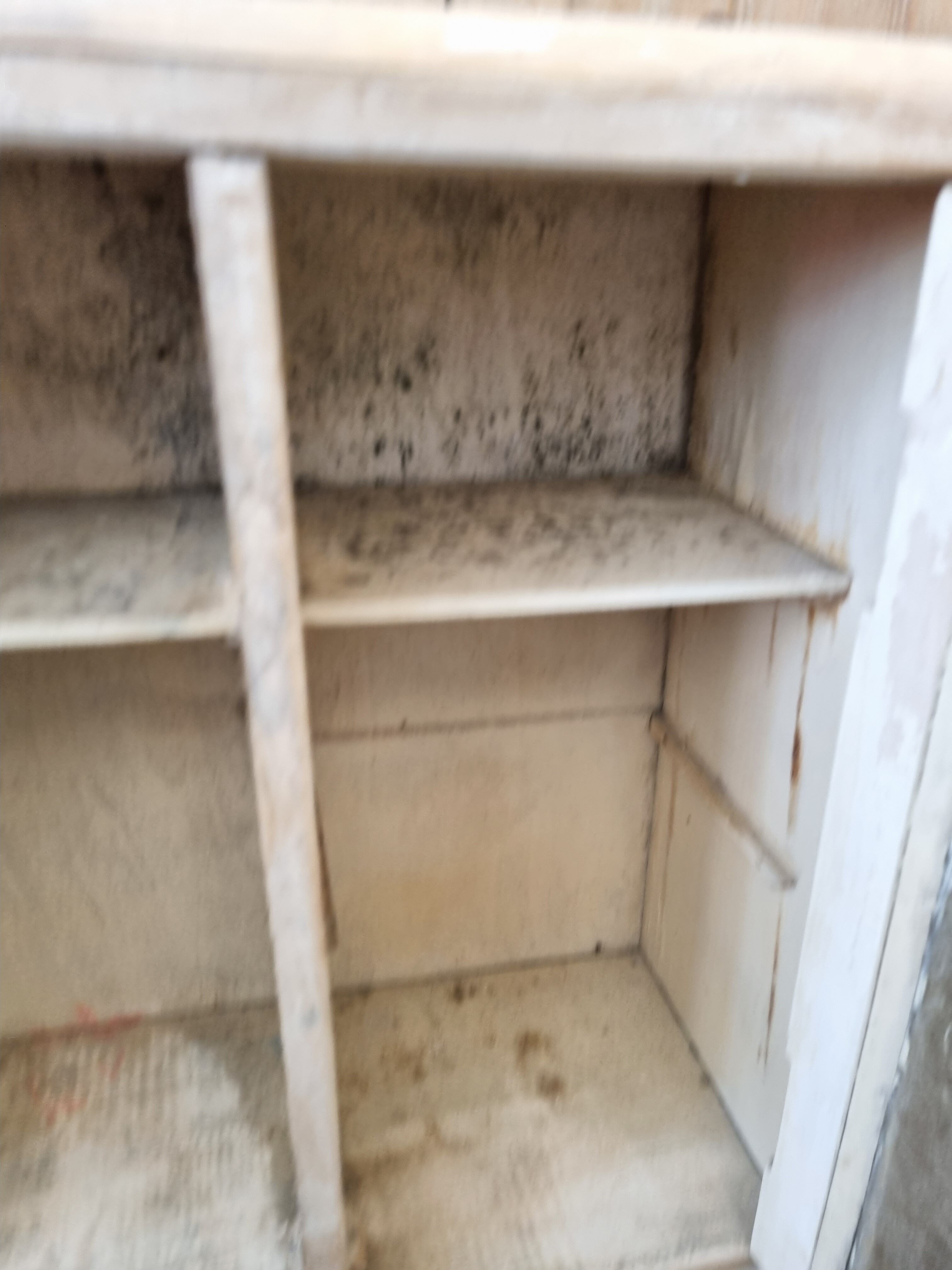 Armoire à pharmacie ou à épices