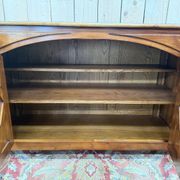 Buffet de style chasse en merisier