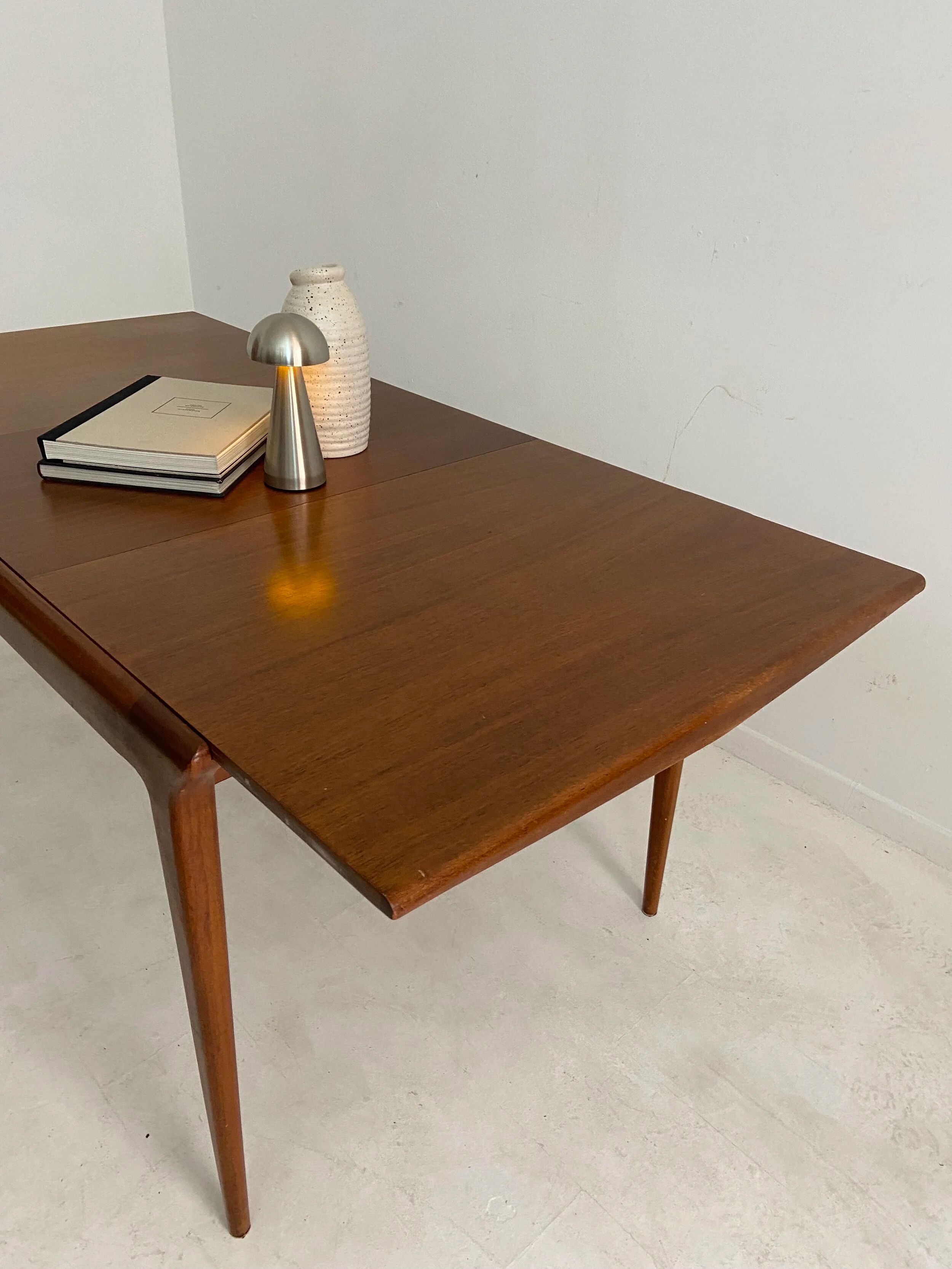 Table vintage McIntosh scandinave en teck – années 60
