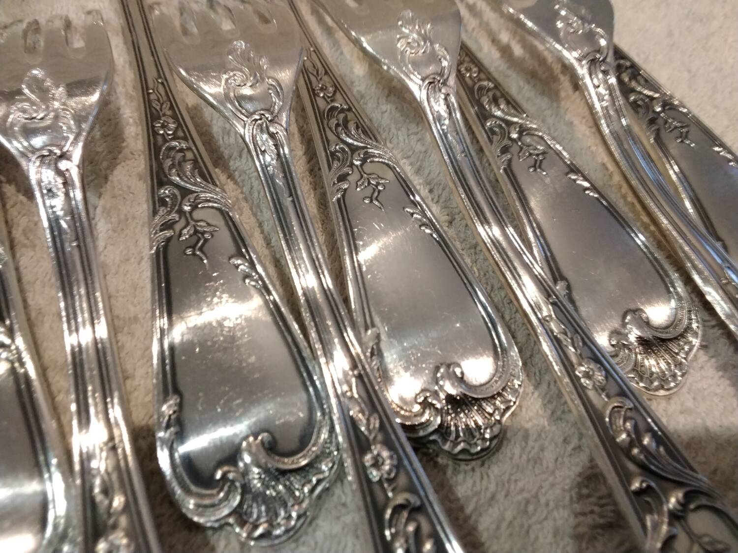 12 silver-plated metal table forks, Ercuis silversmith, Louis XV 29