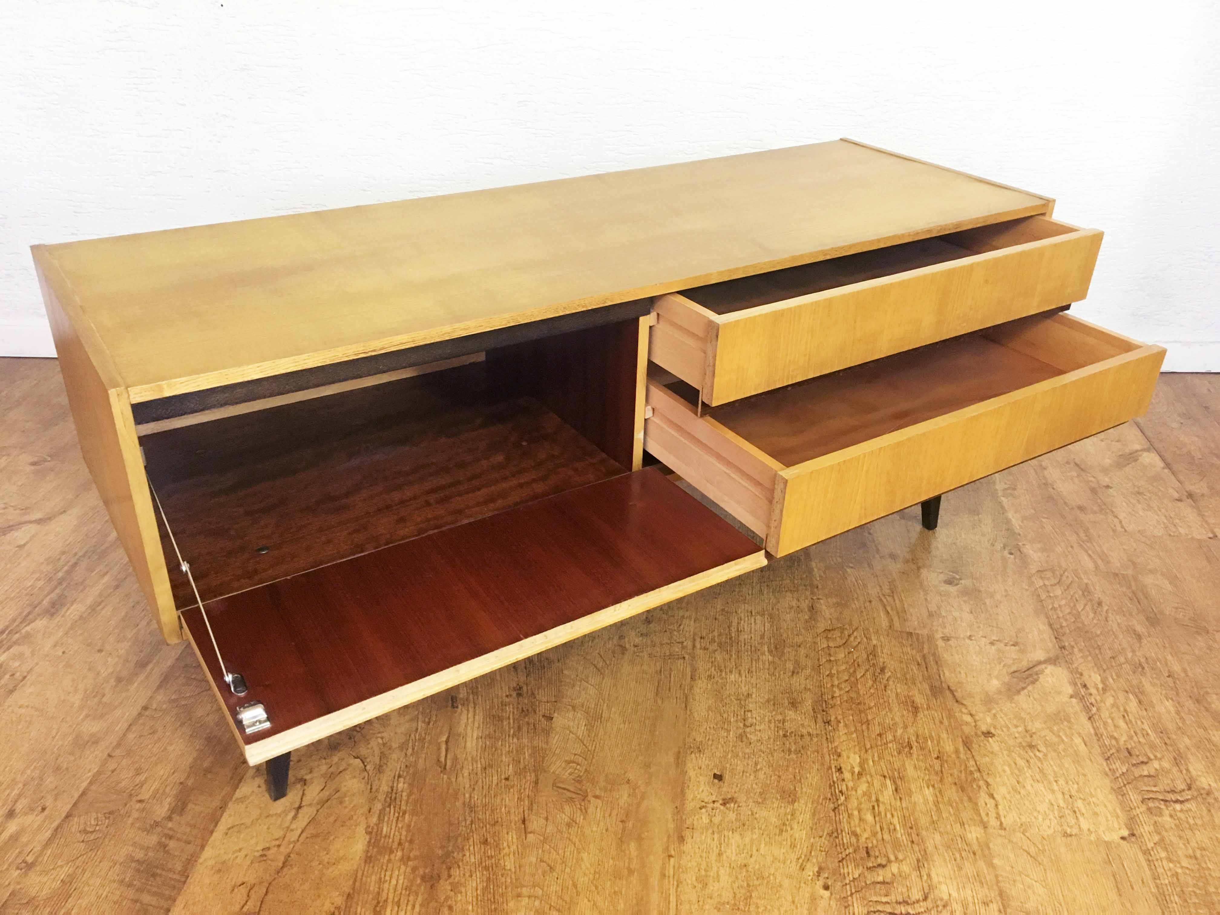 Meuble de rangement bas années 60